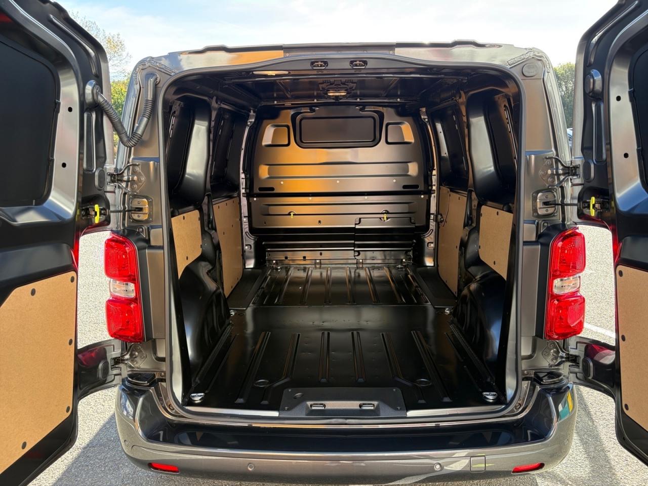 PEUGEOT EXPERT M 2.0 BlueHDi 180 EAT8 + Pack Urbain & Caméra + Pack Look + Moduwork