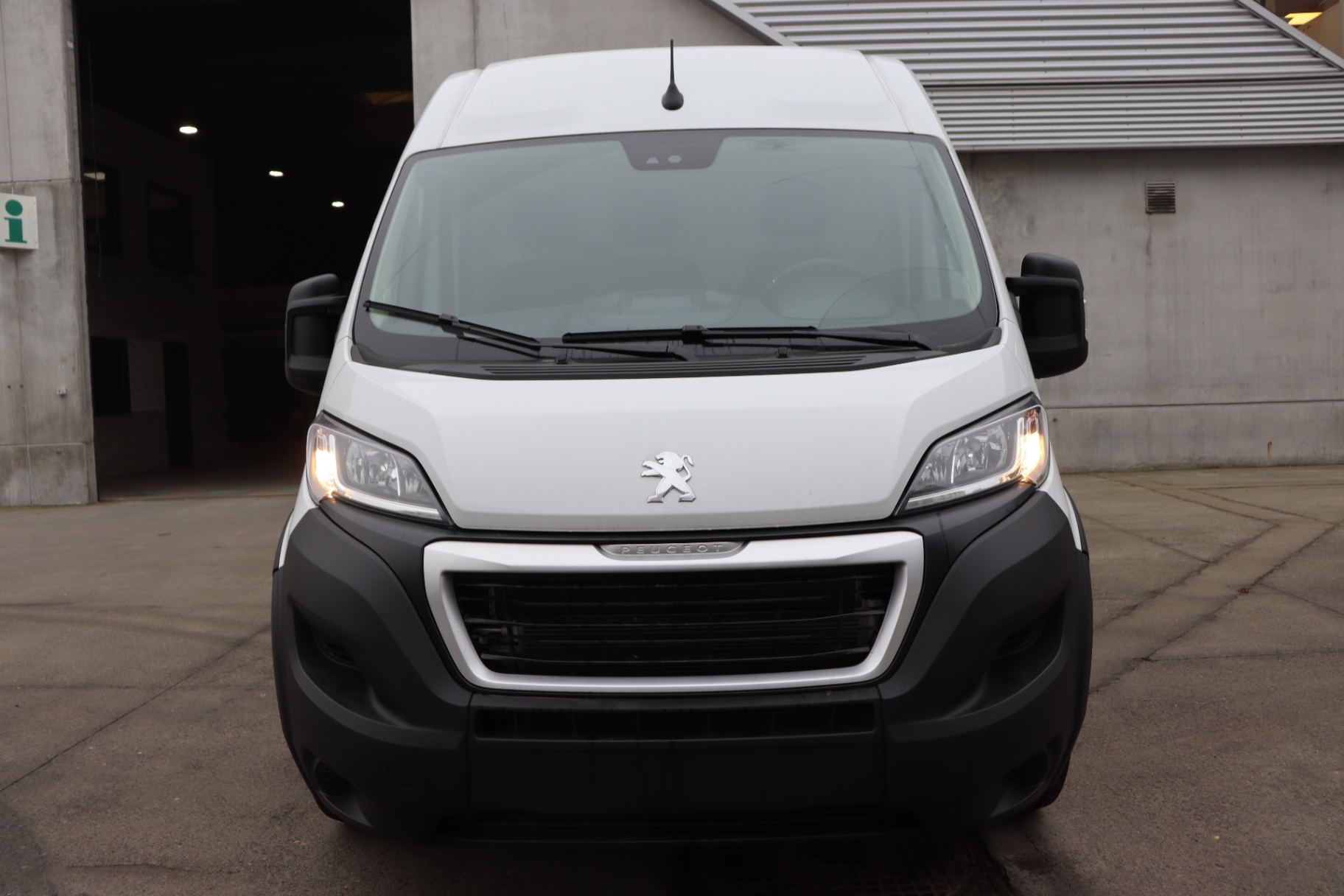 PEUGEOT BOXER 2.2 BlueHDi 165ch S&S Man.6 440 L4H2