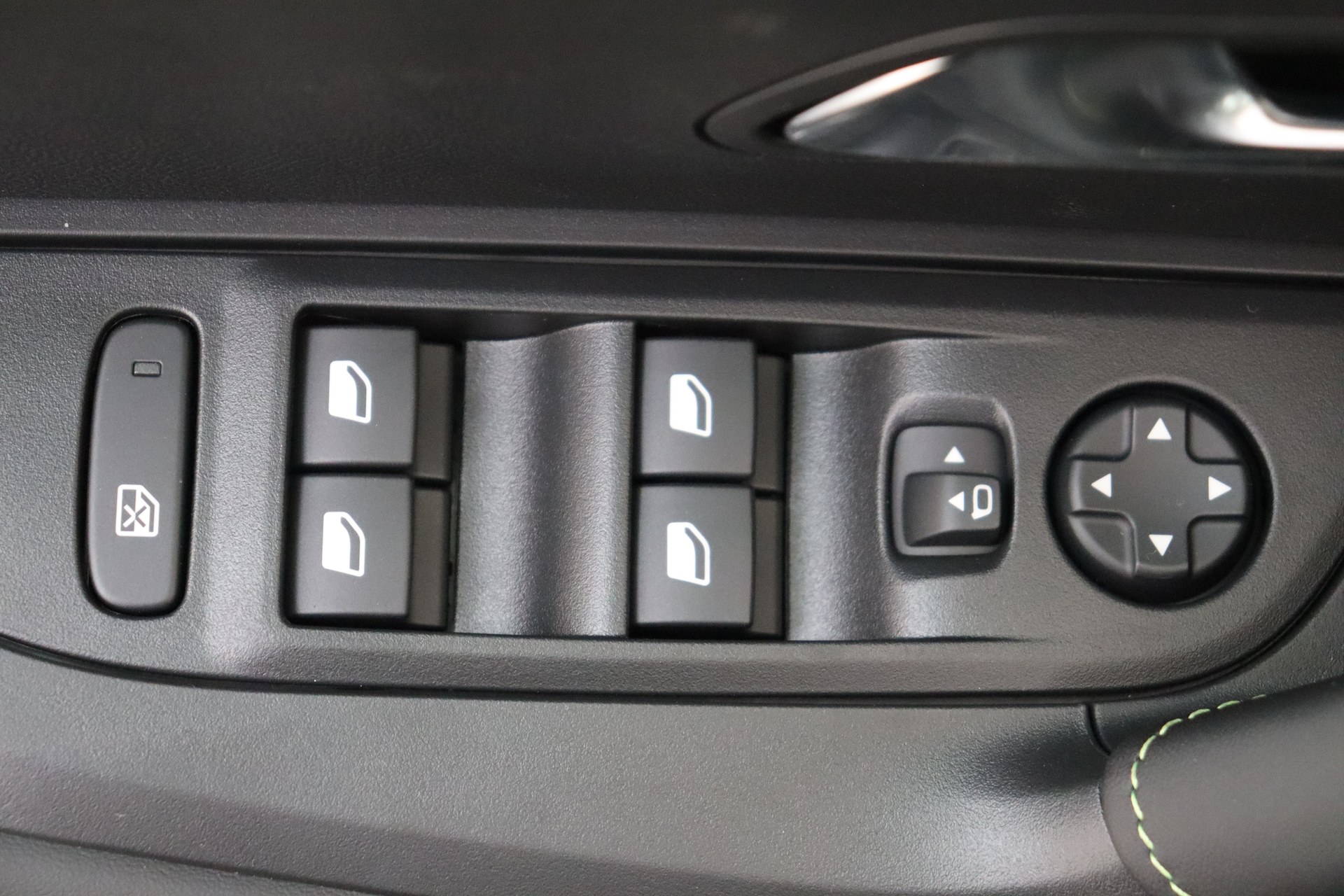 PEUGEOT 2008 Hybrid 145ch e-DSC6 GT