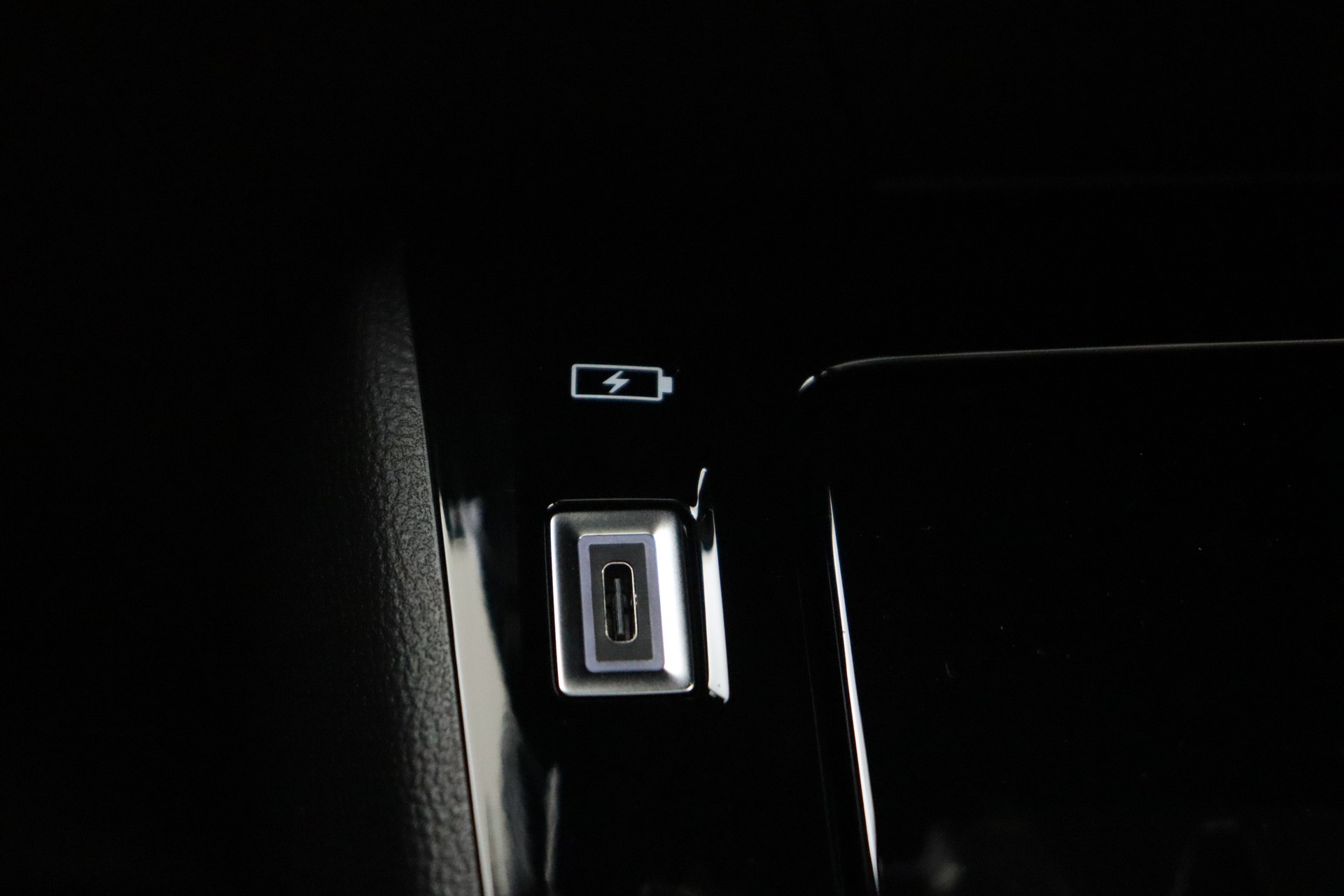 PEUGEOT 2008 Hybrid 145ch e-DSC6 GT