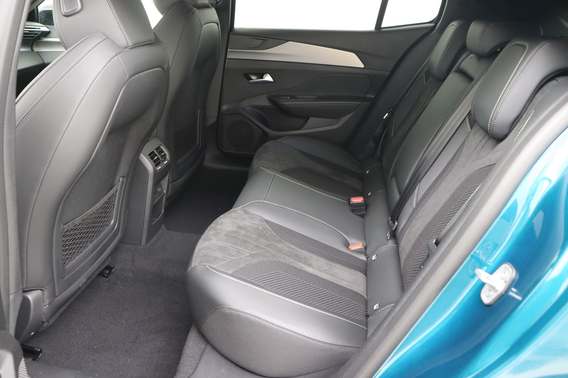 PEUGEOT 408 Hybrid 145 e-DCS6 GT