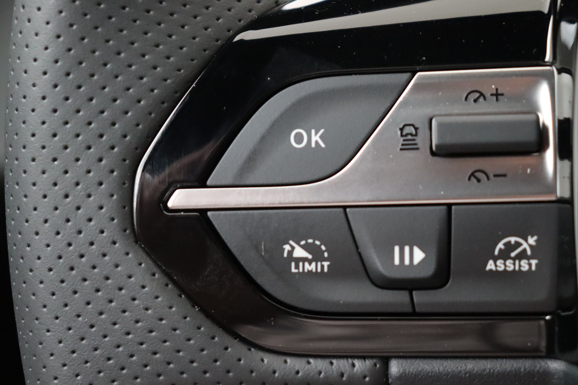 PEUGEOT 408 Hybrid 145 e-DCS6 GT