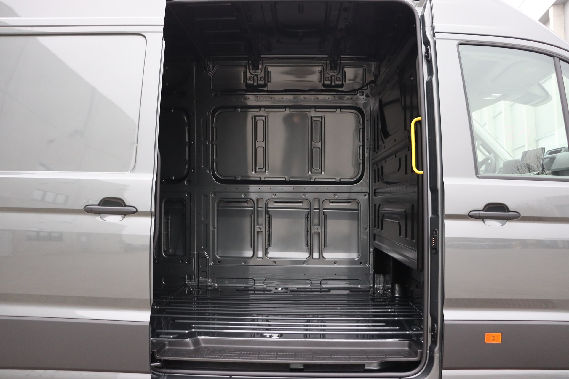 VOLKSWAGEN CRAFTER 2.0 TDI 177ch AT8 35 Fourgon L4H3 4490 mm