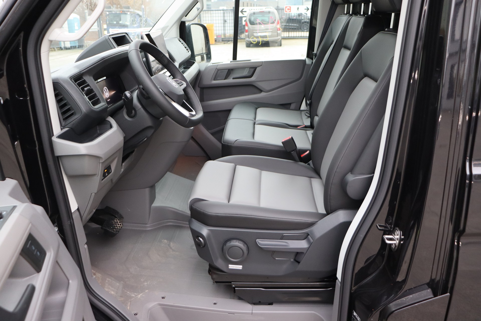 VOLKSWAGEN CRAFTER 2.0 TDI 177ch AT8 35 Fourgon L4H3 4490 mm