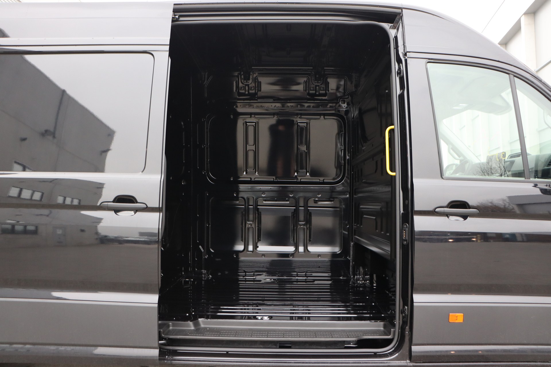 VOLKSWAGEN CRAFTER 2.0 TDI 177ch AT8 35 Fourgon L4H3 4490 mm