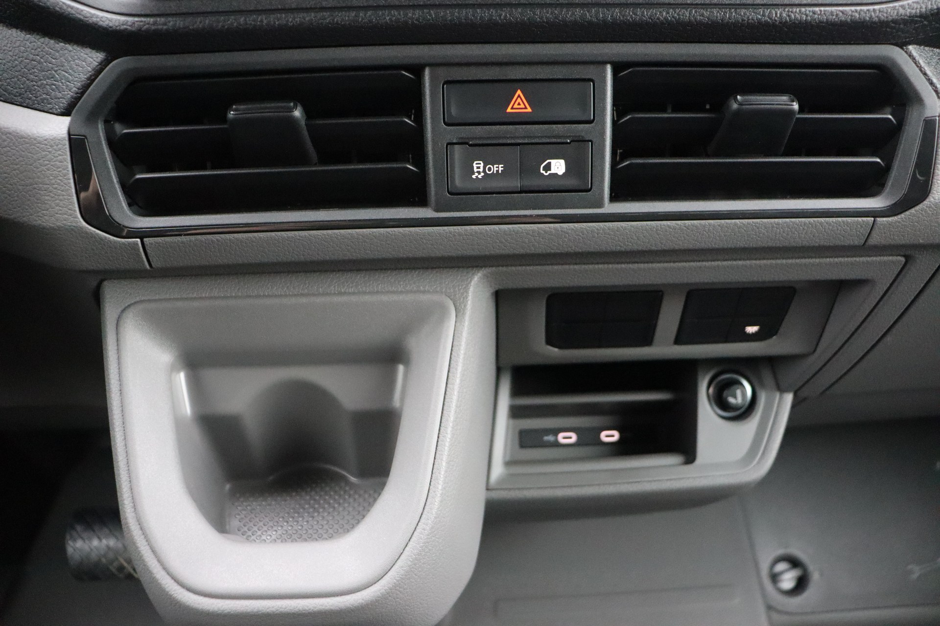 VOLKSWAGEN CRAFTER 2.0 TDI 177ch AT8 35 Fourgon L4H3 4490 mm