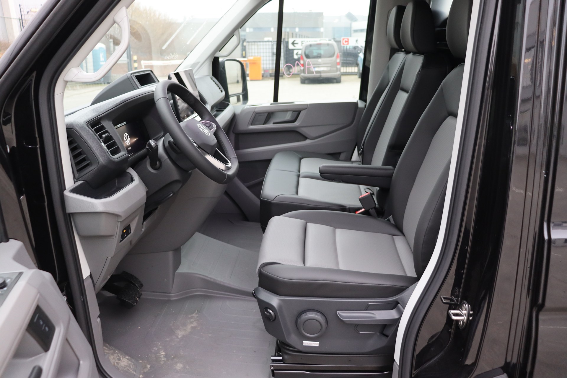 VOLKSWAGEN CRAFTER 2.0 TDI 177ch AT8 35 Fourgon L5H3 4490 mm