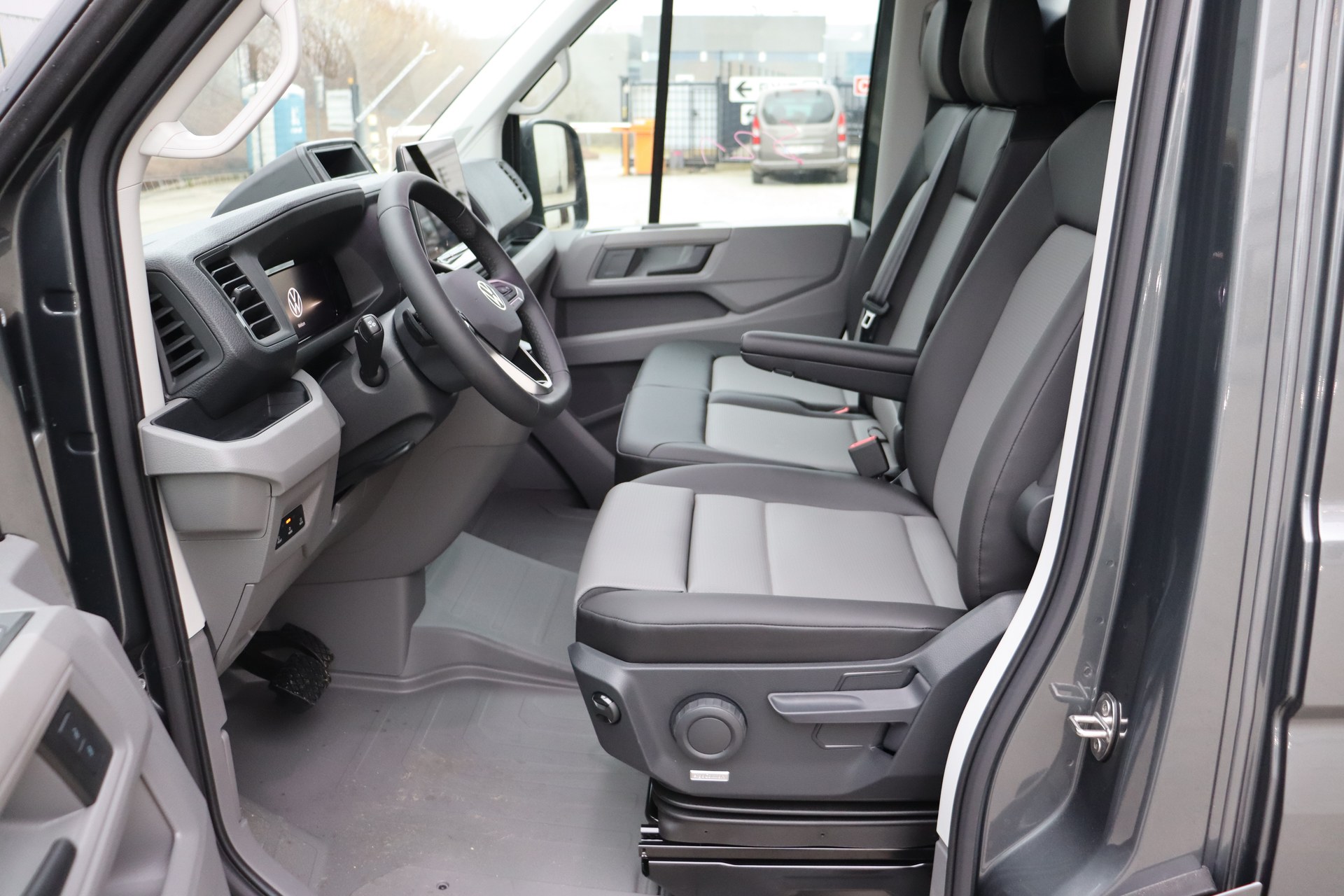 VOLKSWAGEN CRAFTER 2.0 TDI 177ch AT8 35 Fourgon L5H3 4490 mm