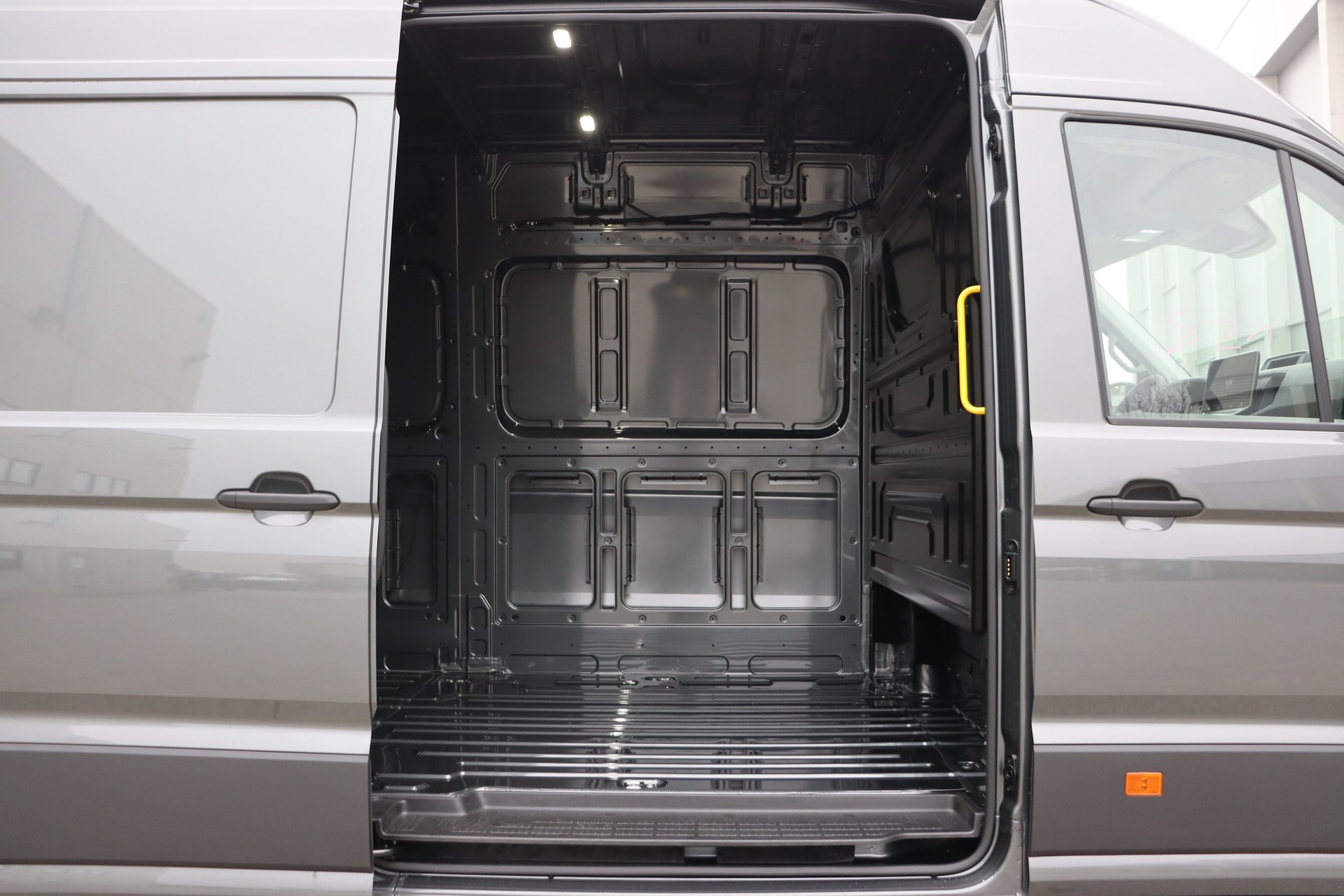 VOLKSWAGEN CRAFTER 2.0 TDI 177ch AT8 35 Fourgon L5H3 4490 mm