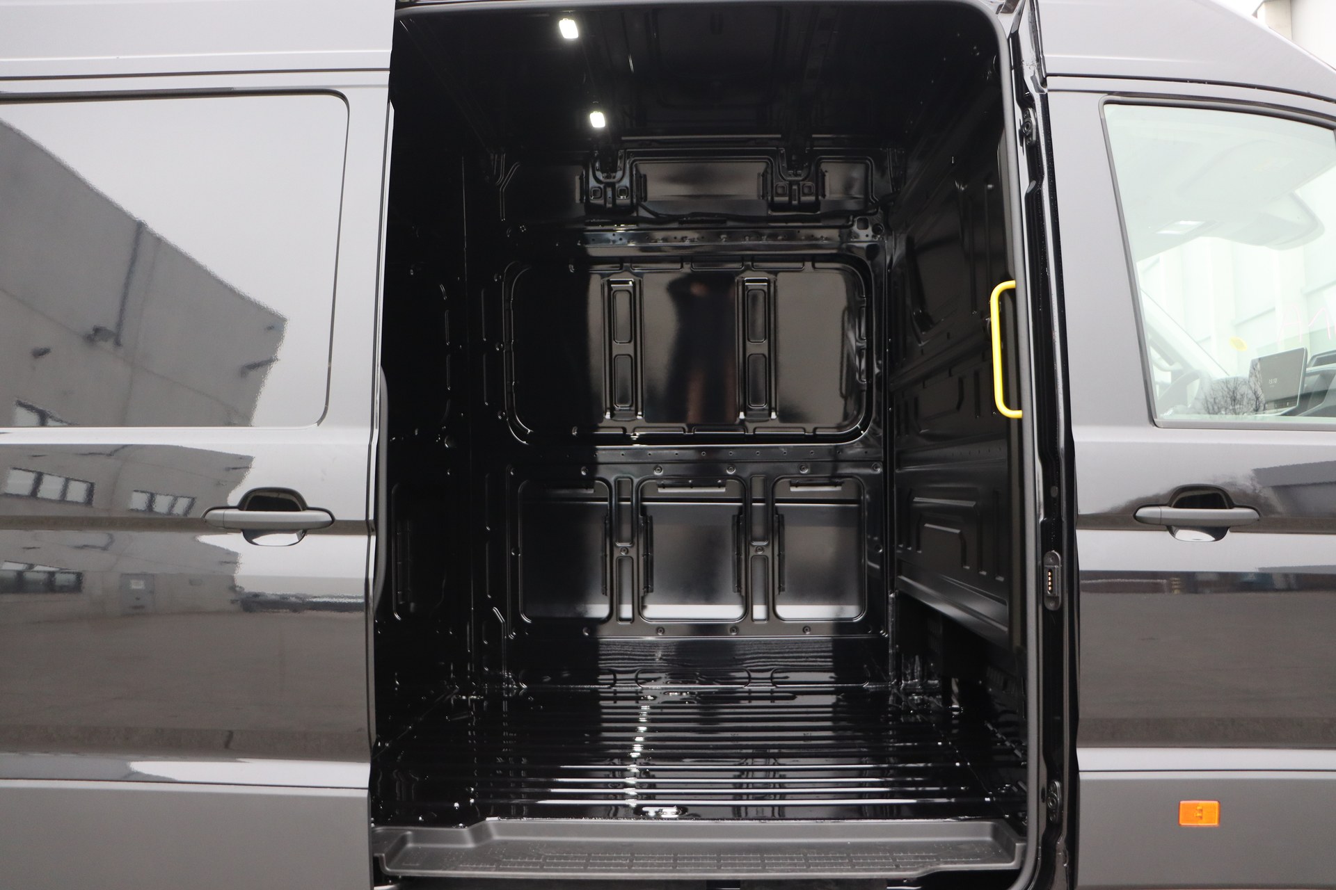 VOLKSWAGEN CRAFTER 2.0 TDI 177ch AT8 35 Fourgon L5H3 4490 mm