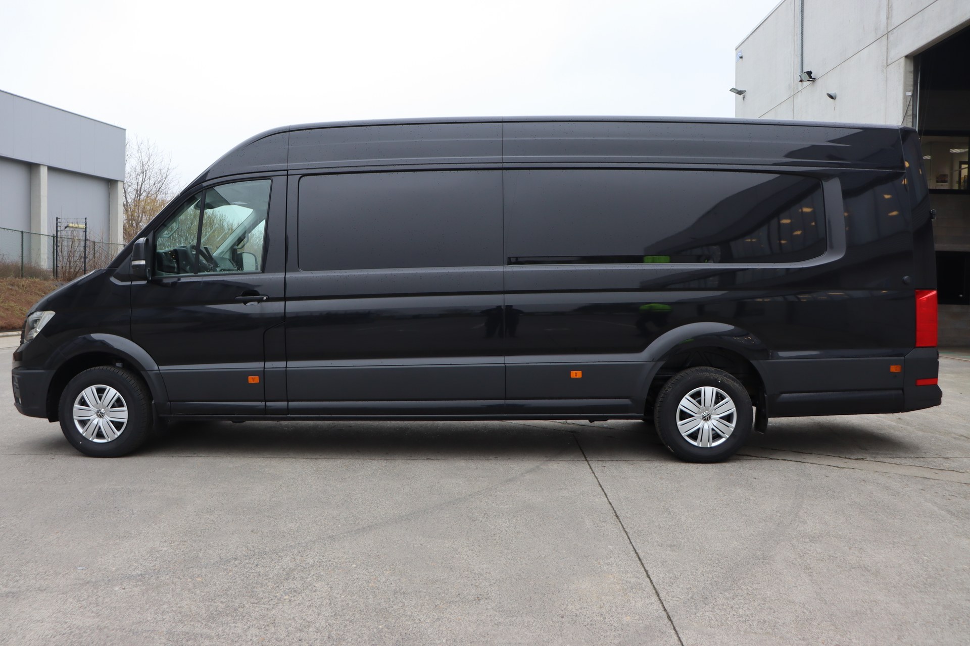 VOLKSWAGEN CRAFTER 2.0 TDI 177ch AT8 35 Fourgon L5H3 4490 mm