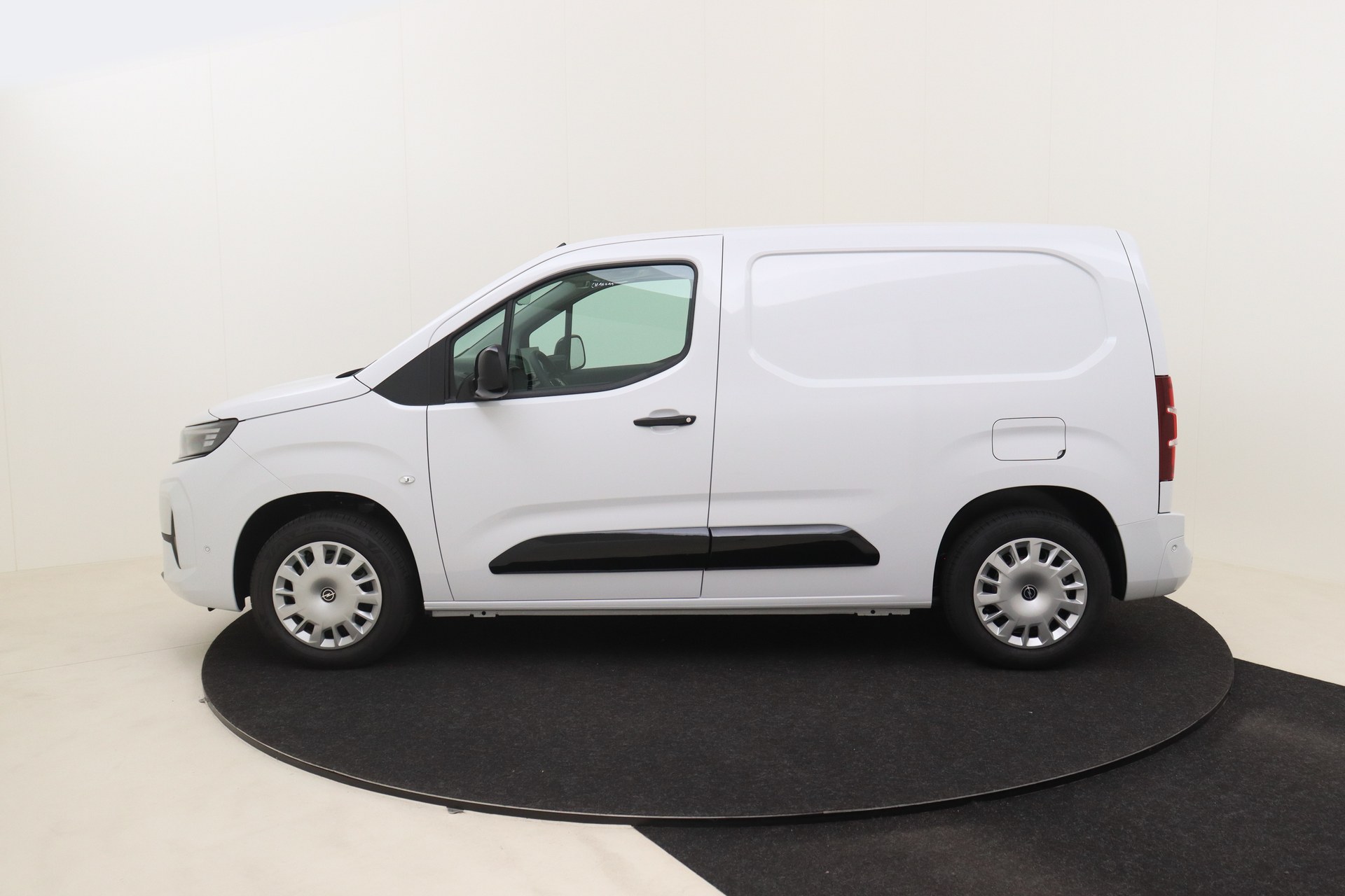 OPEL COMBO 1.5 Turbo D 100ch S/S MT6 NEW Cargo L1H1 Light