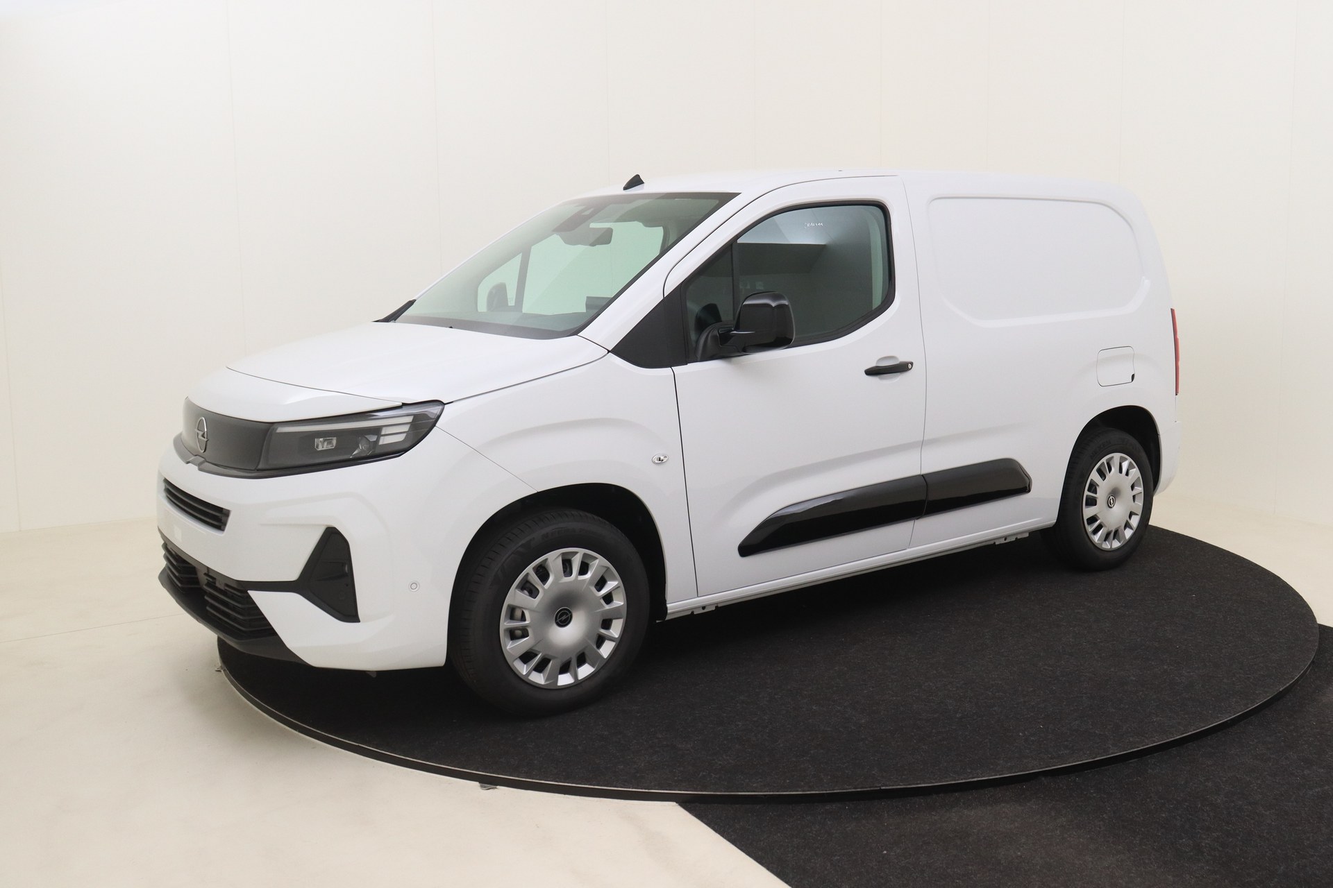 OPEL COMBO 1.5 Turbo D 100ch S/S MT6 NEW Cargo L1H1 Light