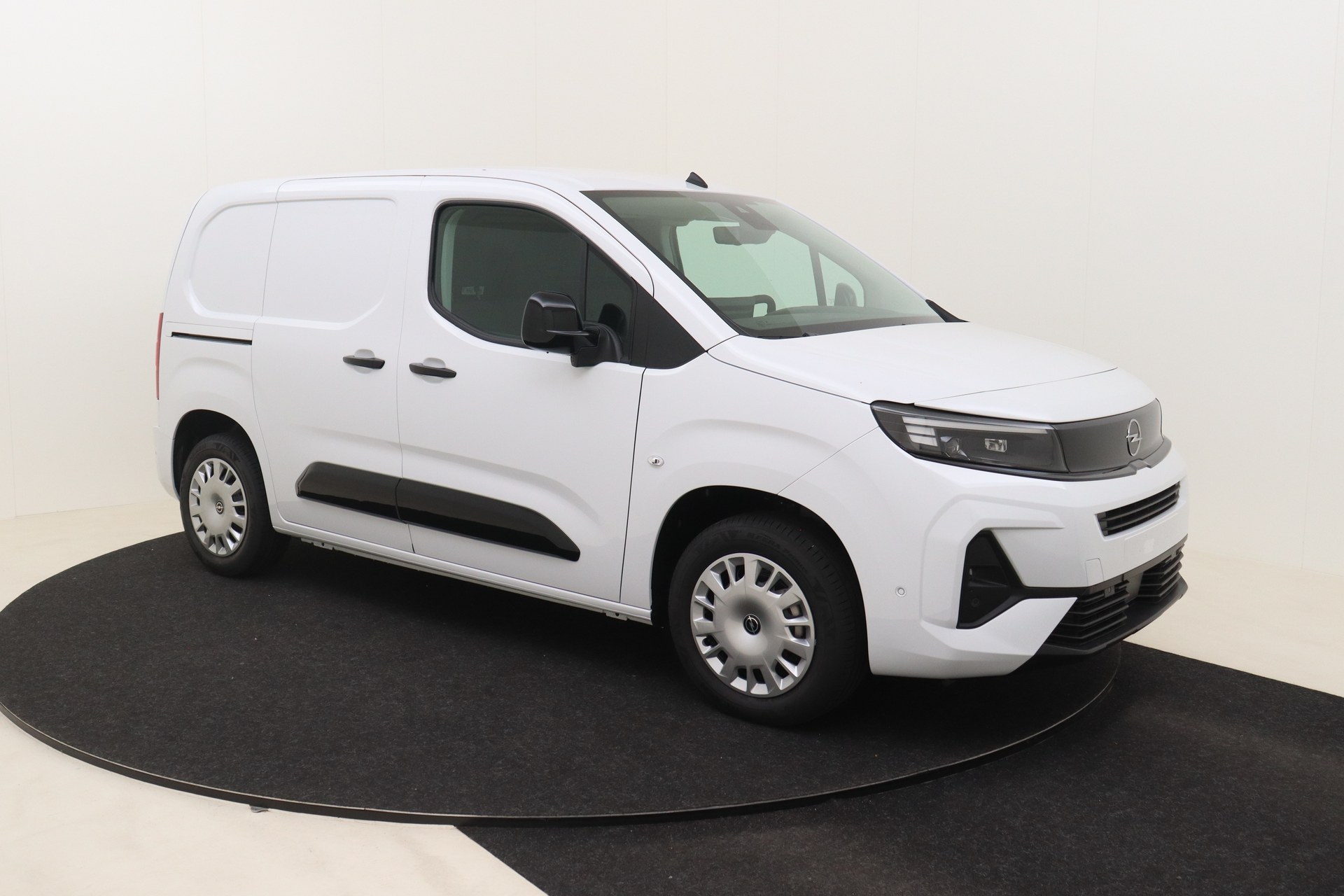 OPEL COMBO 1.5 Turbo D 100ch S/S MT6 NEW Cargo L1H1 Light