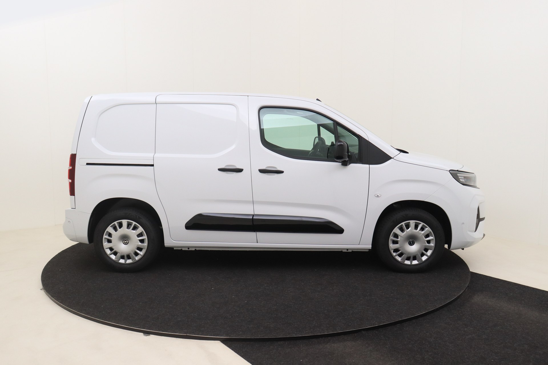 OPEL COMBO 1.5 Turbo D 100ch S/S MT6 NEW Cargo L1H1 Light