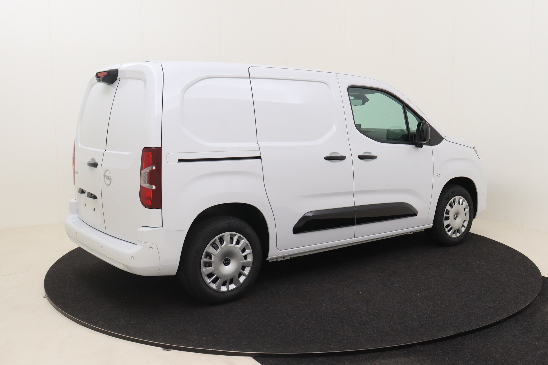 OPEL COMBO 1.5 Turbo D 100ch S/S MT6 NEW Cargo L1H1 Light