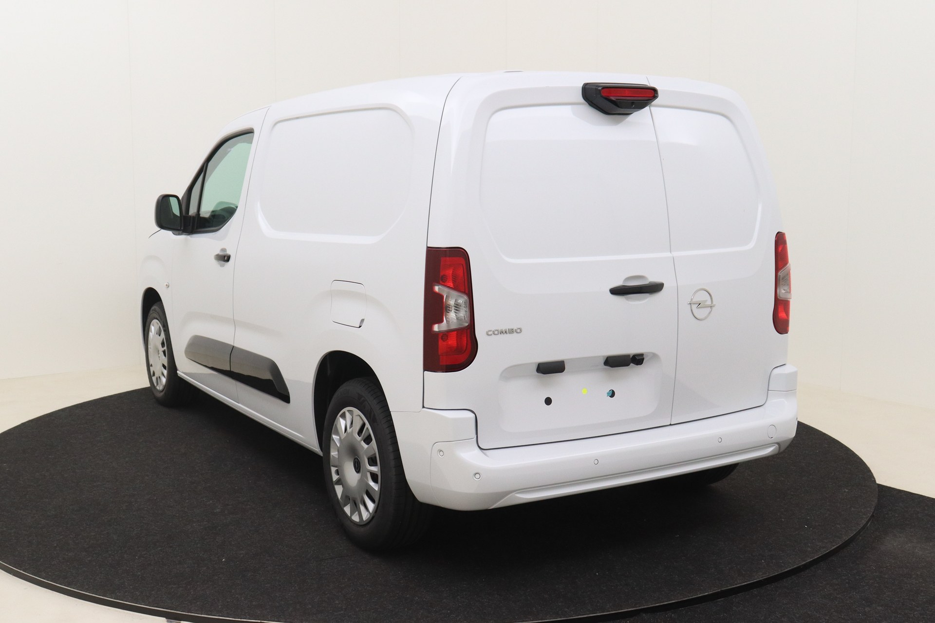 OPEL COMBO 1.5 Turbo D 100ch S/S MT6 NEW Cargo L1H1 Light