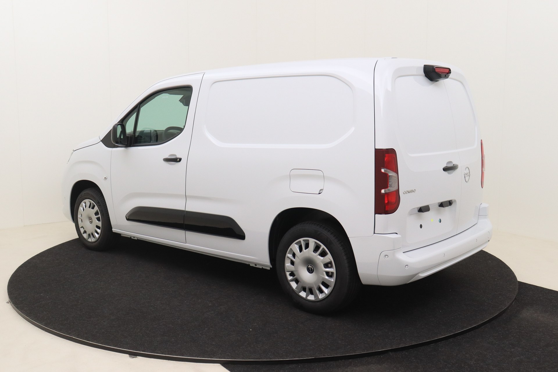 OPEL COMBO 1.5 Turbo D 100ch S/S MT6 NEW Cargo L1H1 Light