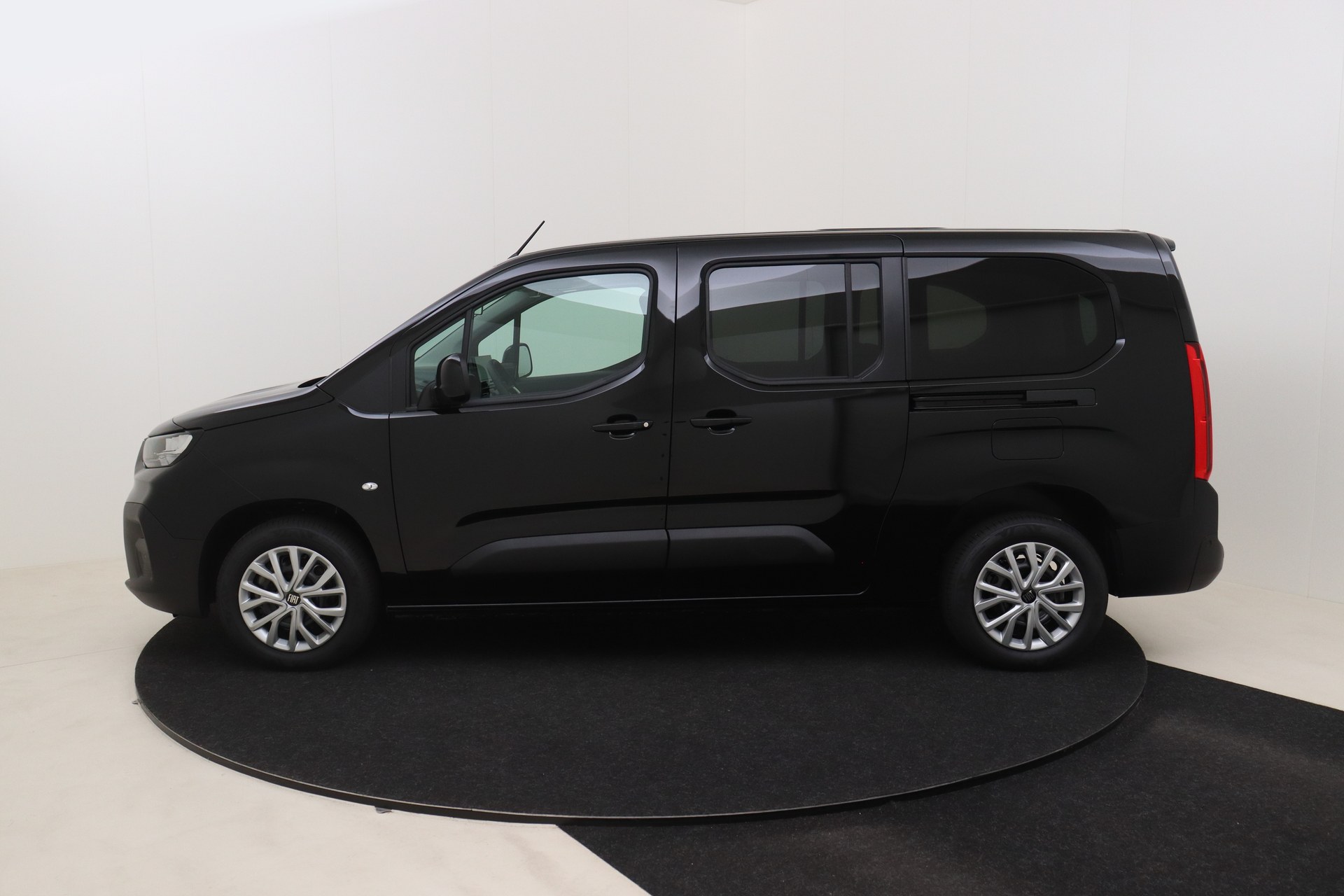 FIAT DOBLO 1.5 BlueHDI 130hp AT8 Combi LWB M1 Feel