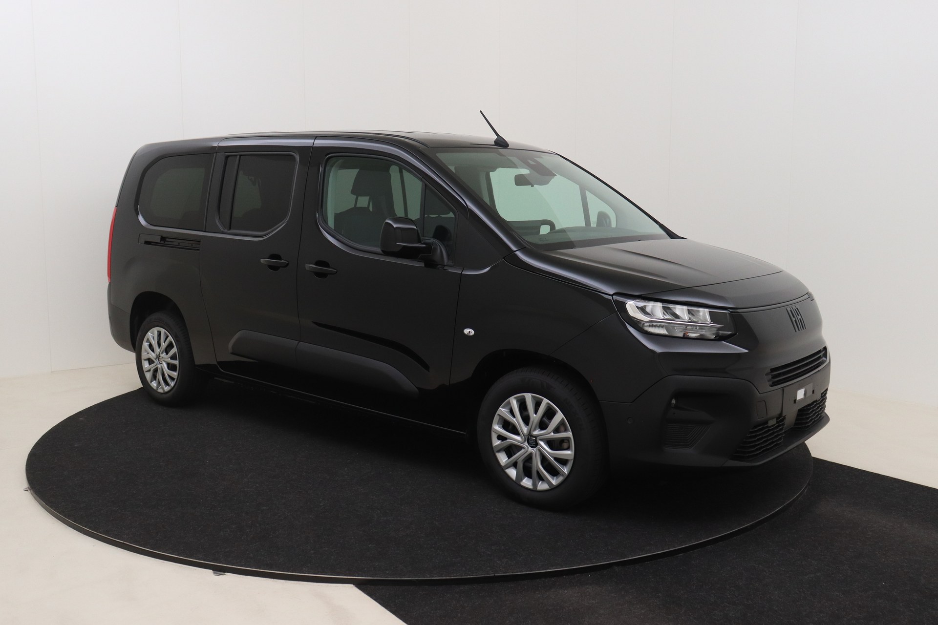 FIAT DOBLO 1.5 BlueHDI 130hp AT8 Combi LWB M1 Feel