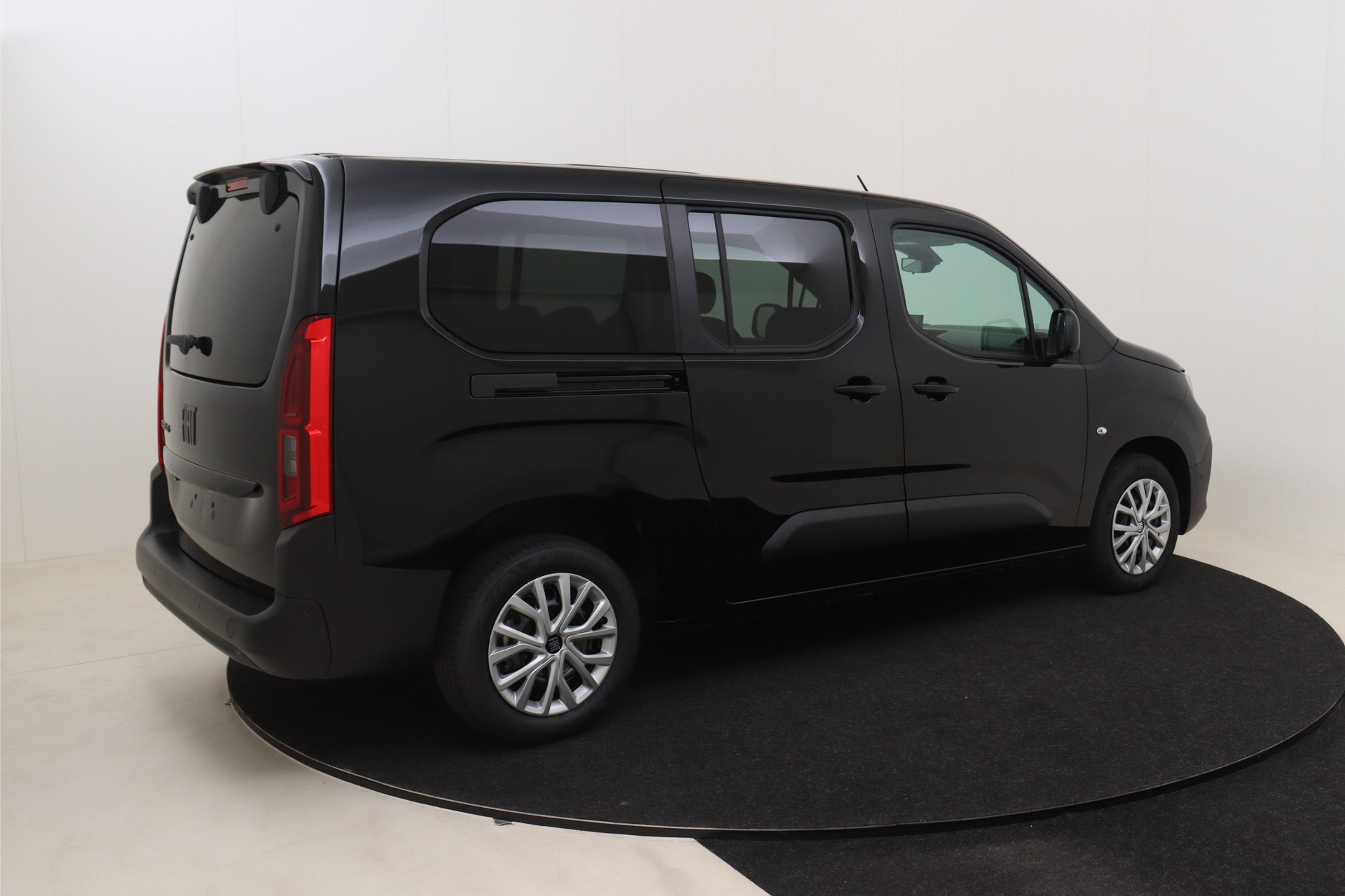 FIAT DOBLO 1.5 BlueHDI 130hp AT8 Combi LWB M1 Feel
