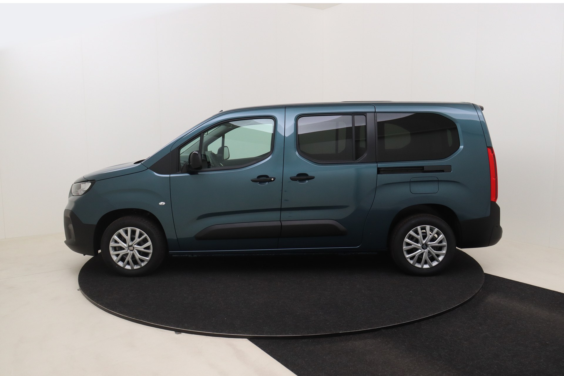 FIAT DOBLO 1.5 BlueHDI 130hp AT8 Combi LWB M1 Feel