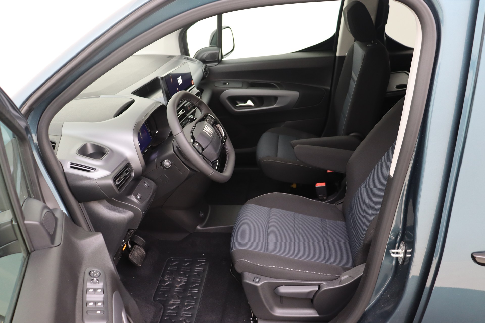 FIAT DOBLO 1.5 BlueHDI 130hp AT8 Combi LWB M1 Feel
