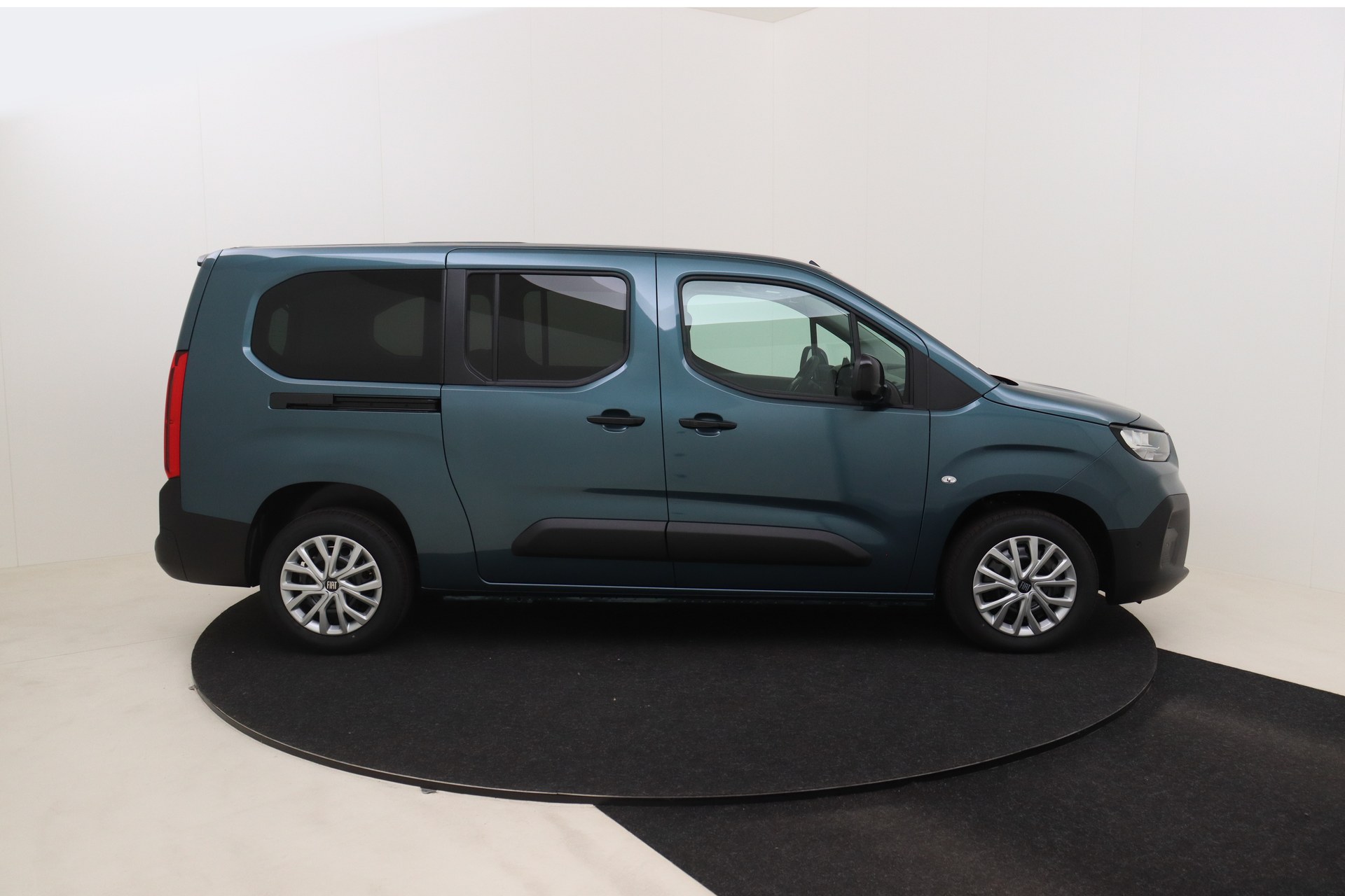 FIAT DOBLO 1.5 BlueHDI 130hp AT8 Combi LWB M1 Feel