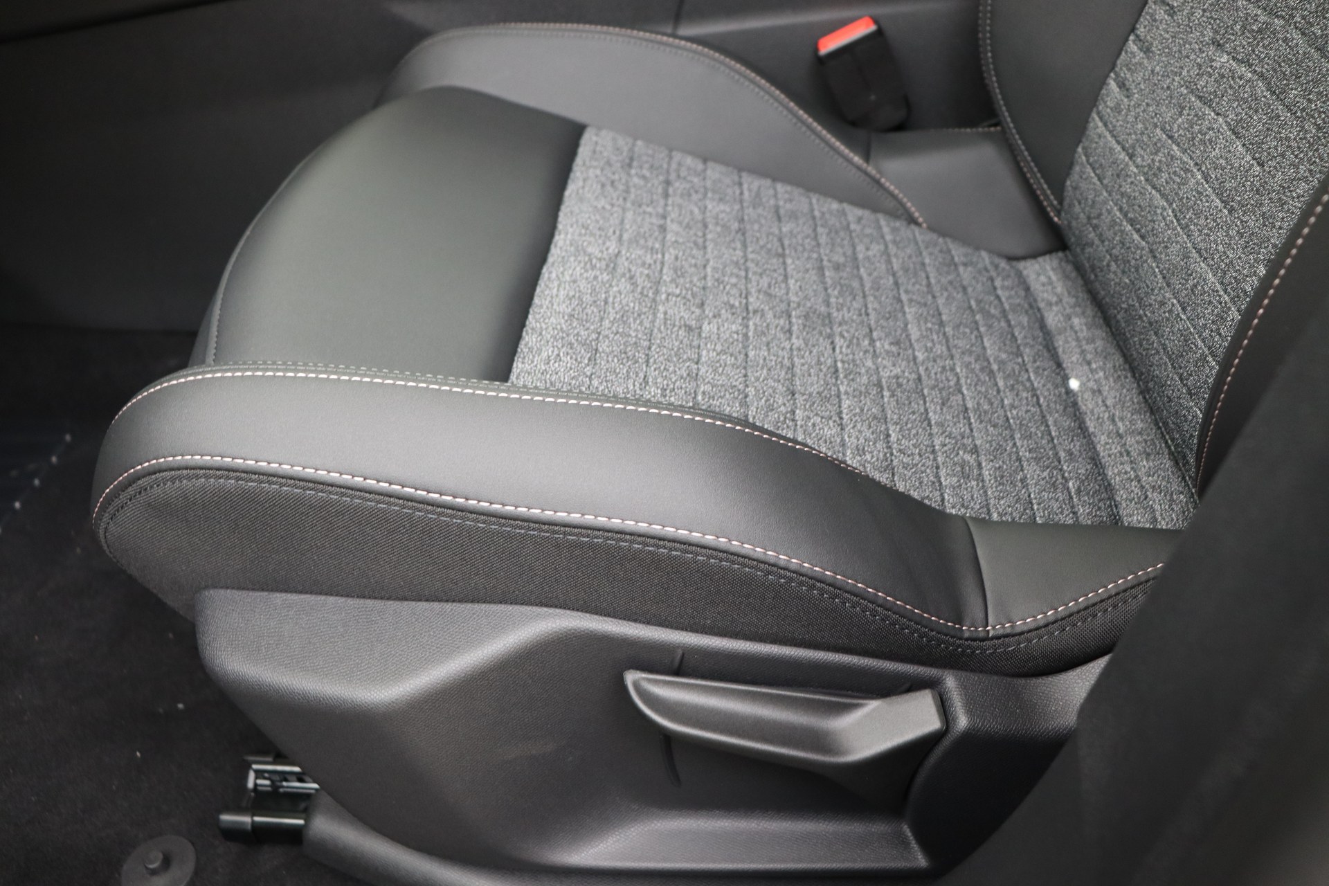 PEUGEOT 3008 Hybrid 145ch e-DSC6 Allure