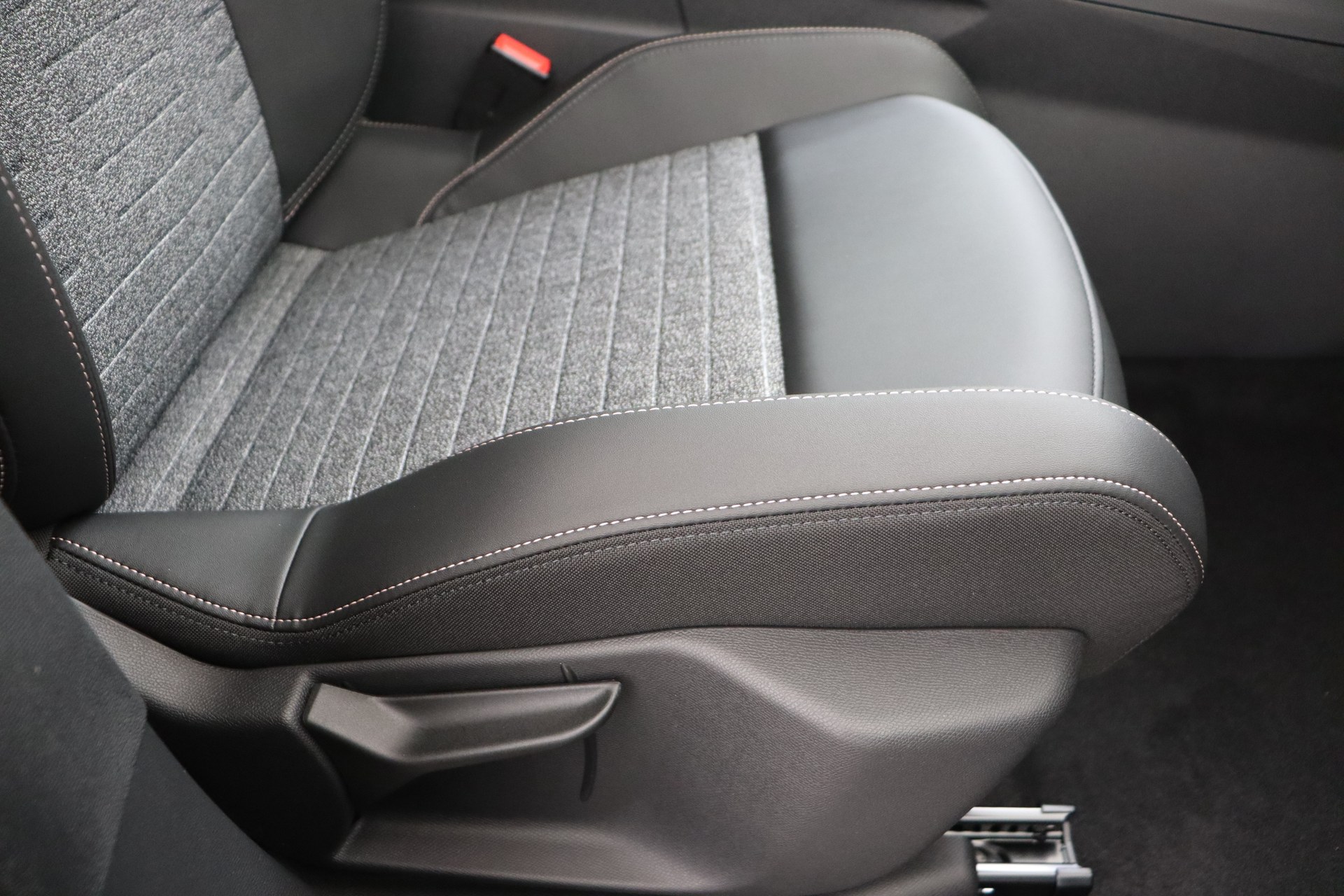 PEUGEOT 3008 Hybrid 145ch e-DSC6 Allure