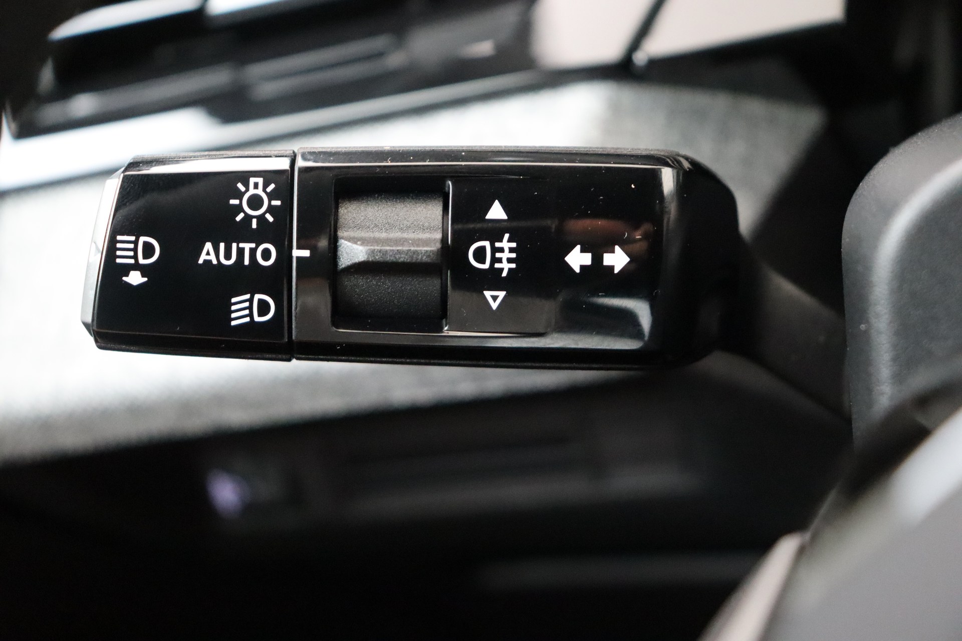 PEUGEOT 3008 Hybrid 145ch e-DSC6 Allure