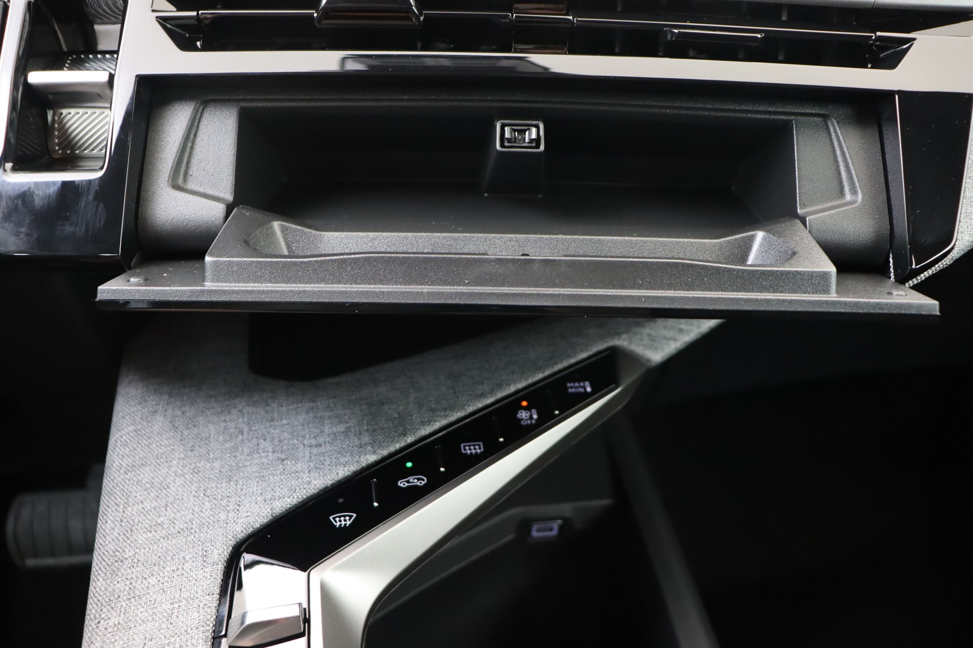 PEUGEOT 3008 Hybrid 145ch e-DSC6 Allure