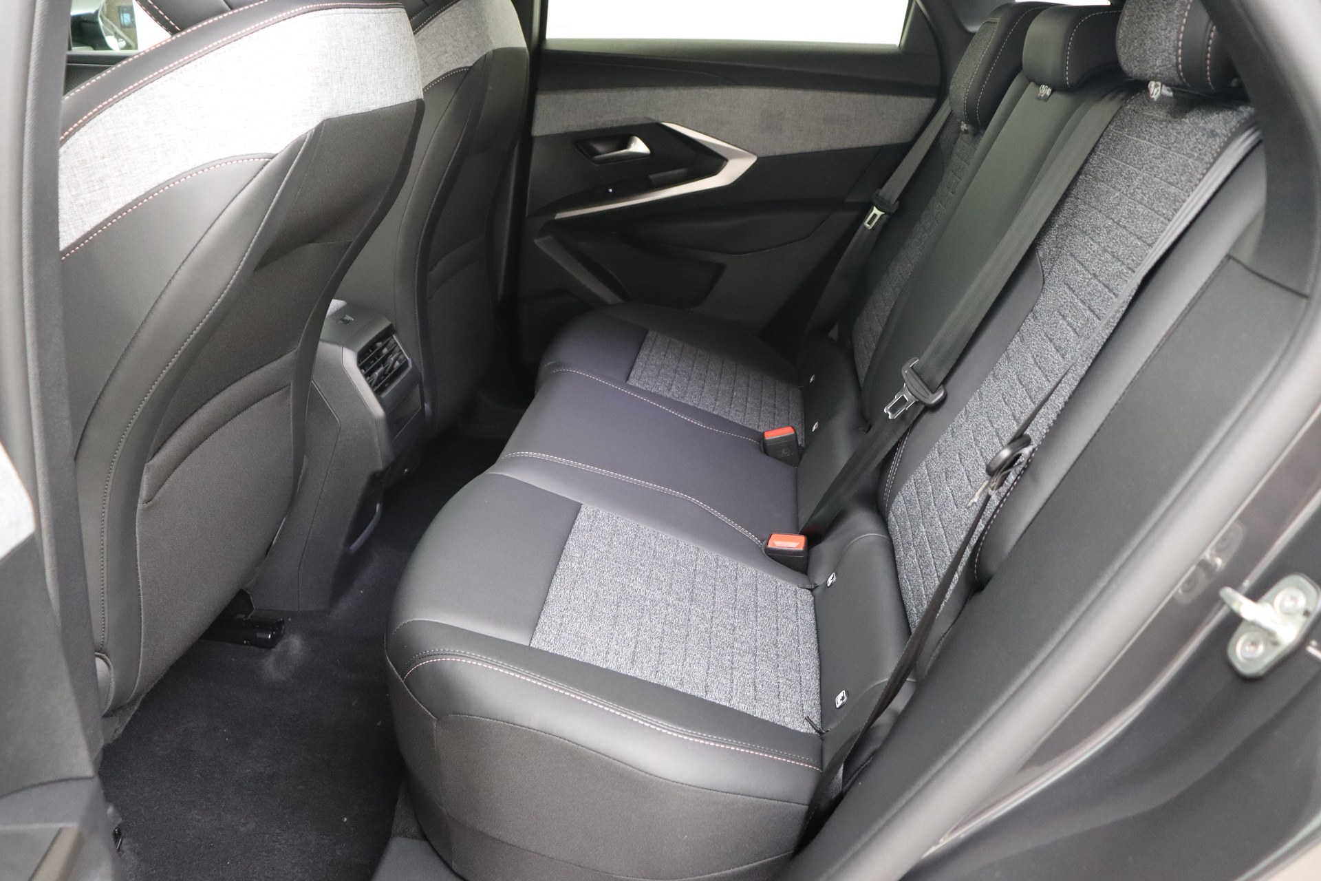 PEUGEOT 3008 Hybrid 145ch e-DSC6 Allure