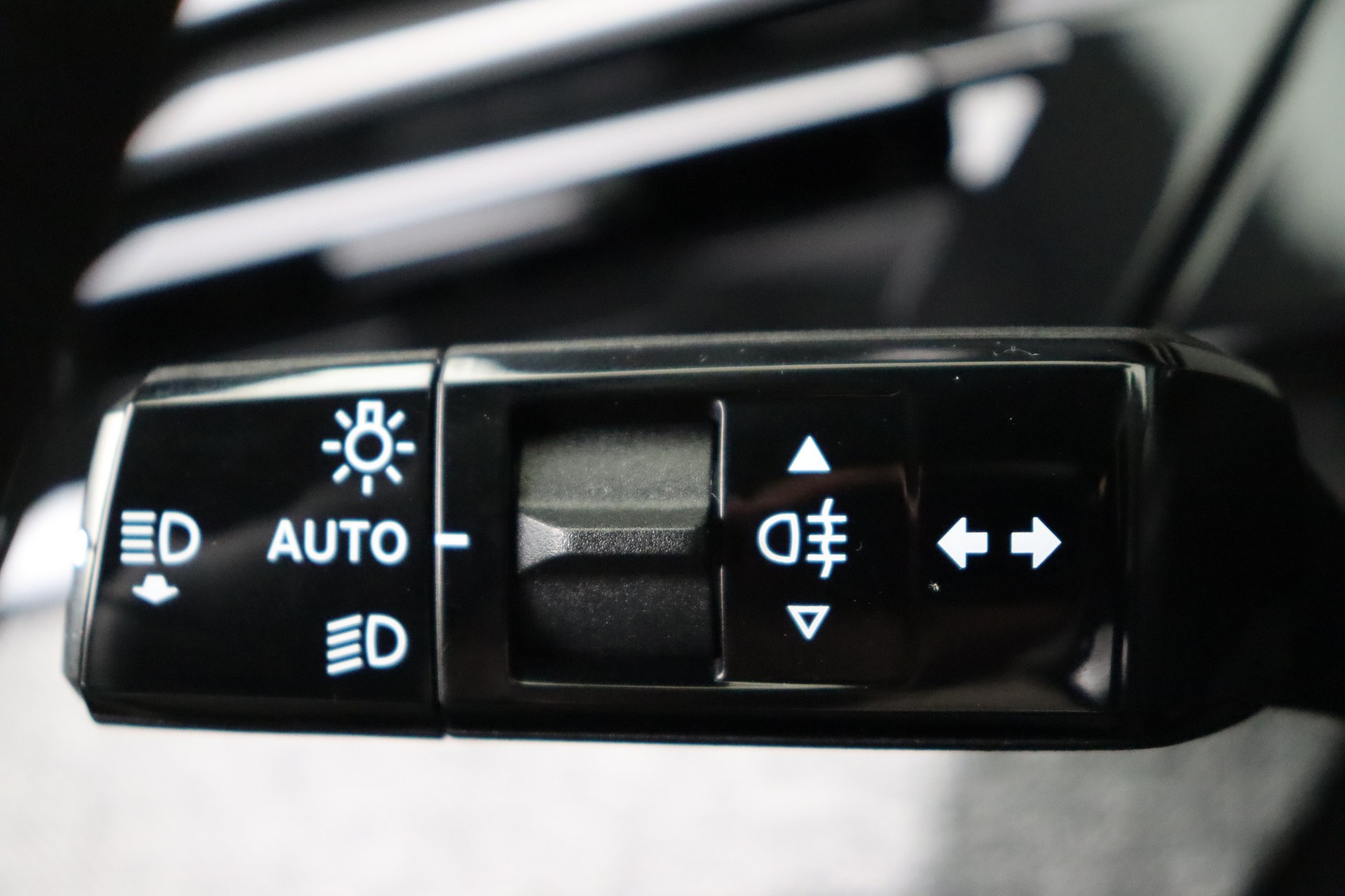 PEUGEOT 3008 Hybrid 145ch e-DSC6 Allure