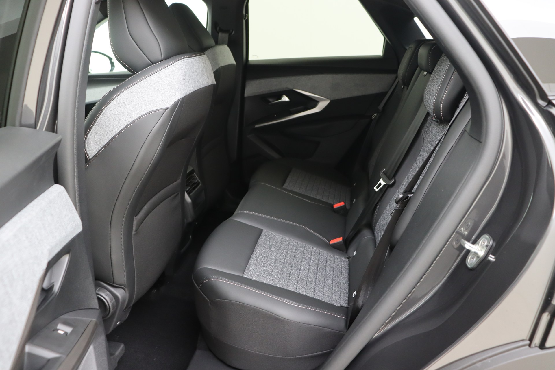 PEUGEOT 3008 Hybrid 145ch e-DSC6 Allure