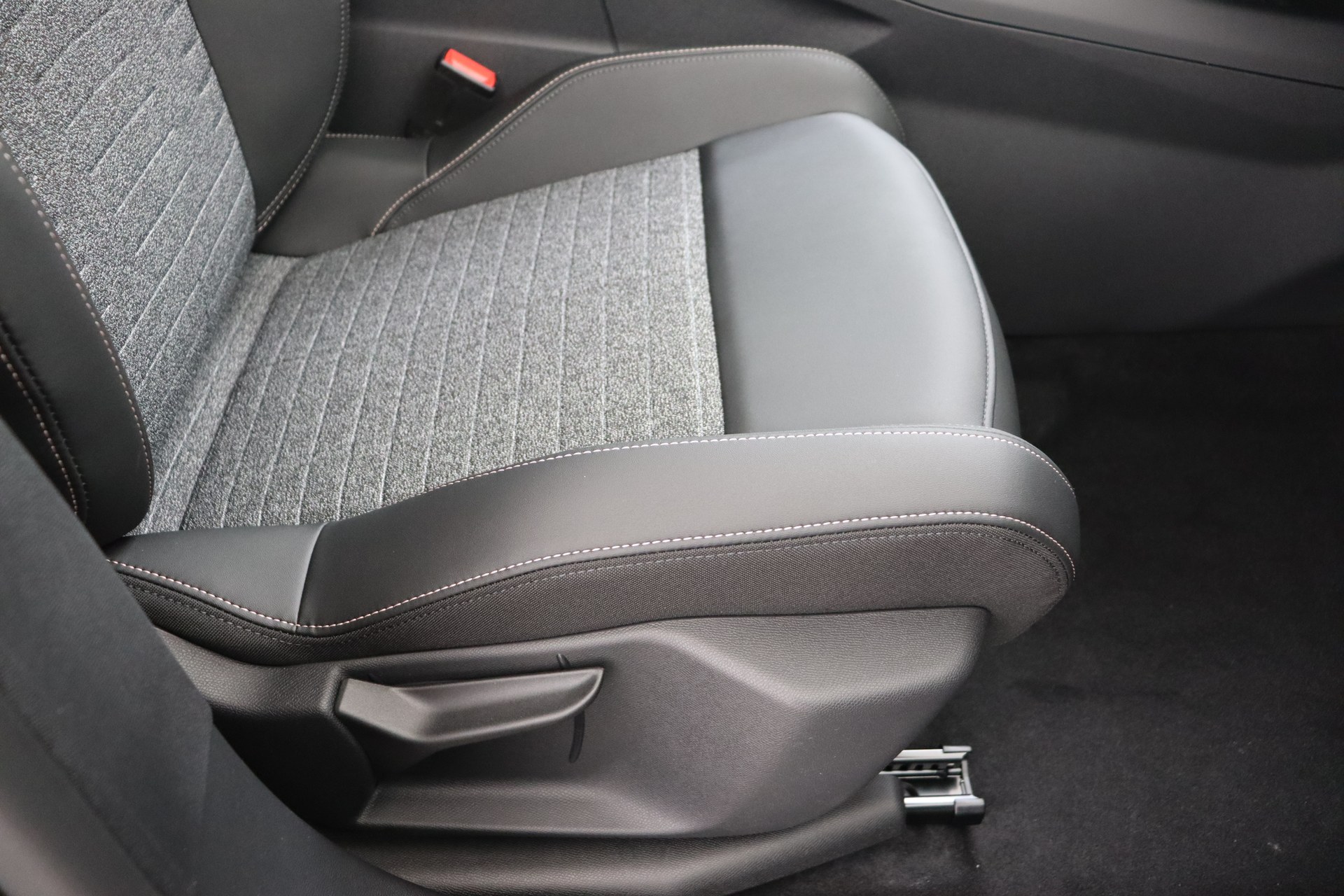 PEUGEOT 3008 Hybrid 145ch e-DSC6 Allure