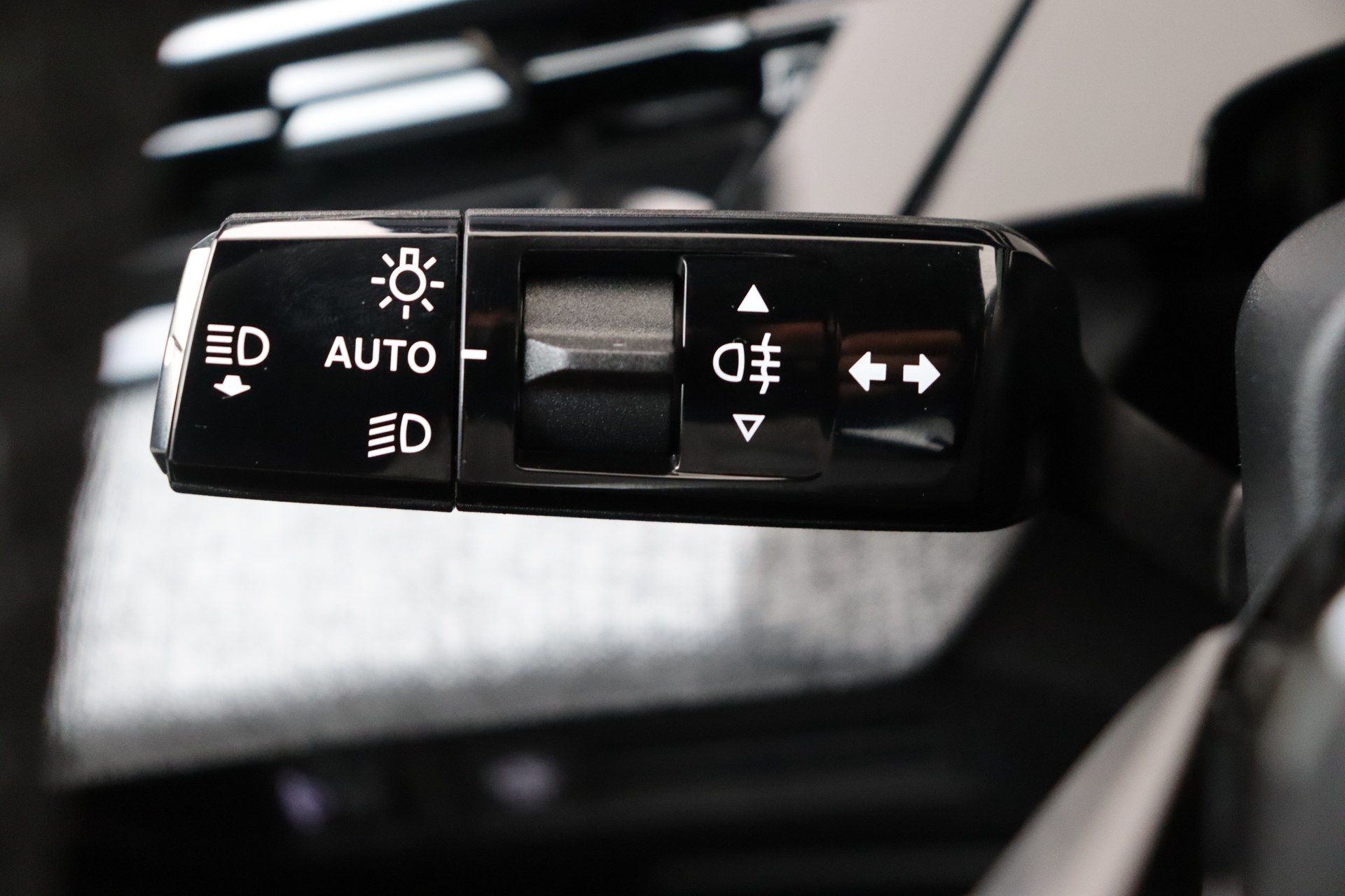PEUGEOT 3008 Hybrid 145ch e-DSC6 Allure