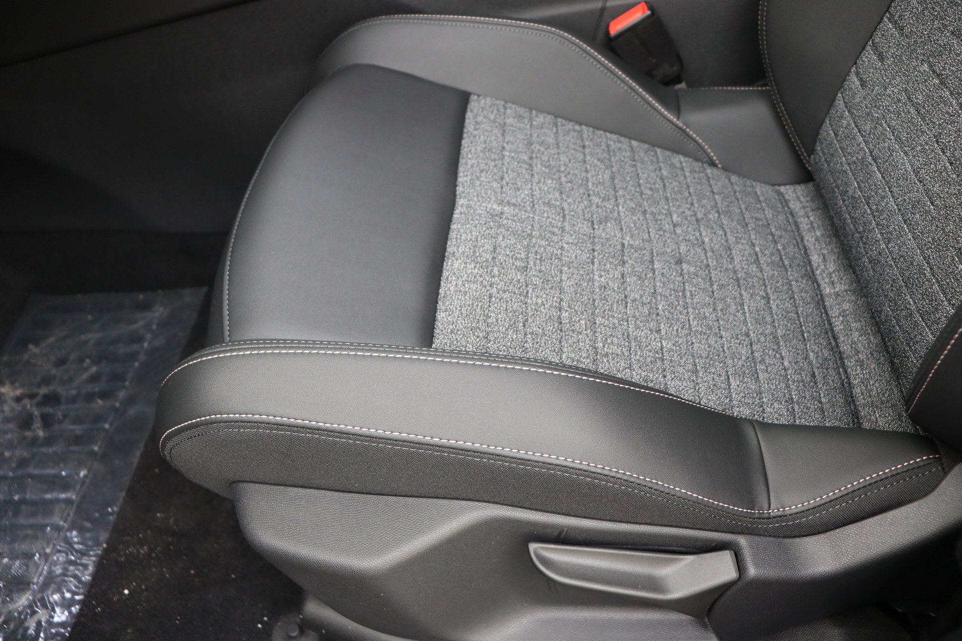 PEUGEOT 3008 Hybrid 145ch e-DSC6 Allure