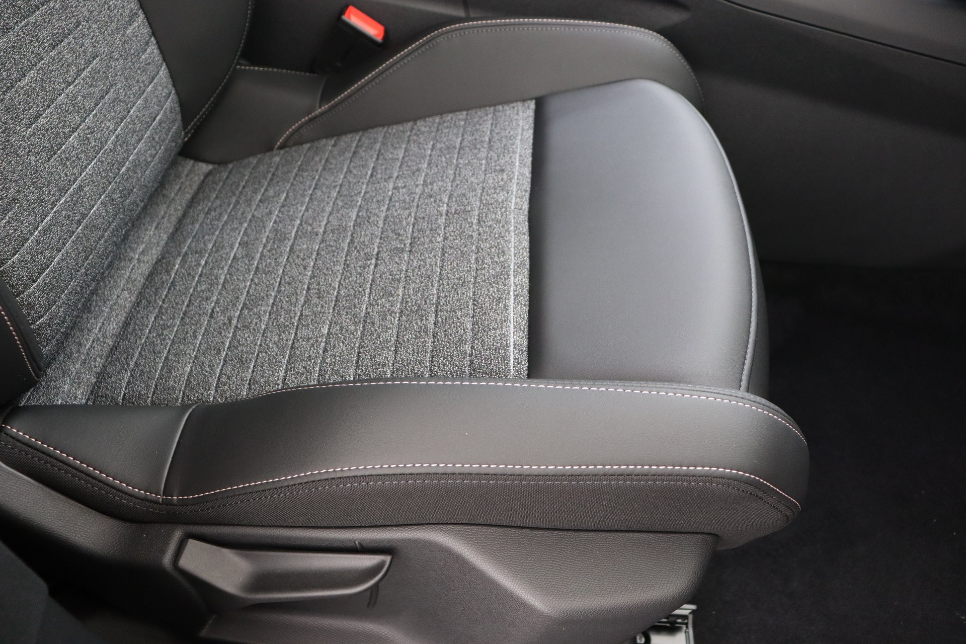 PEUGEOT 3008 Hybrid 145ch e-DSC6 Allure