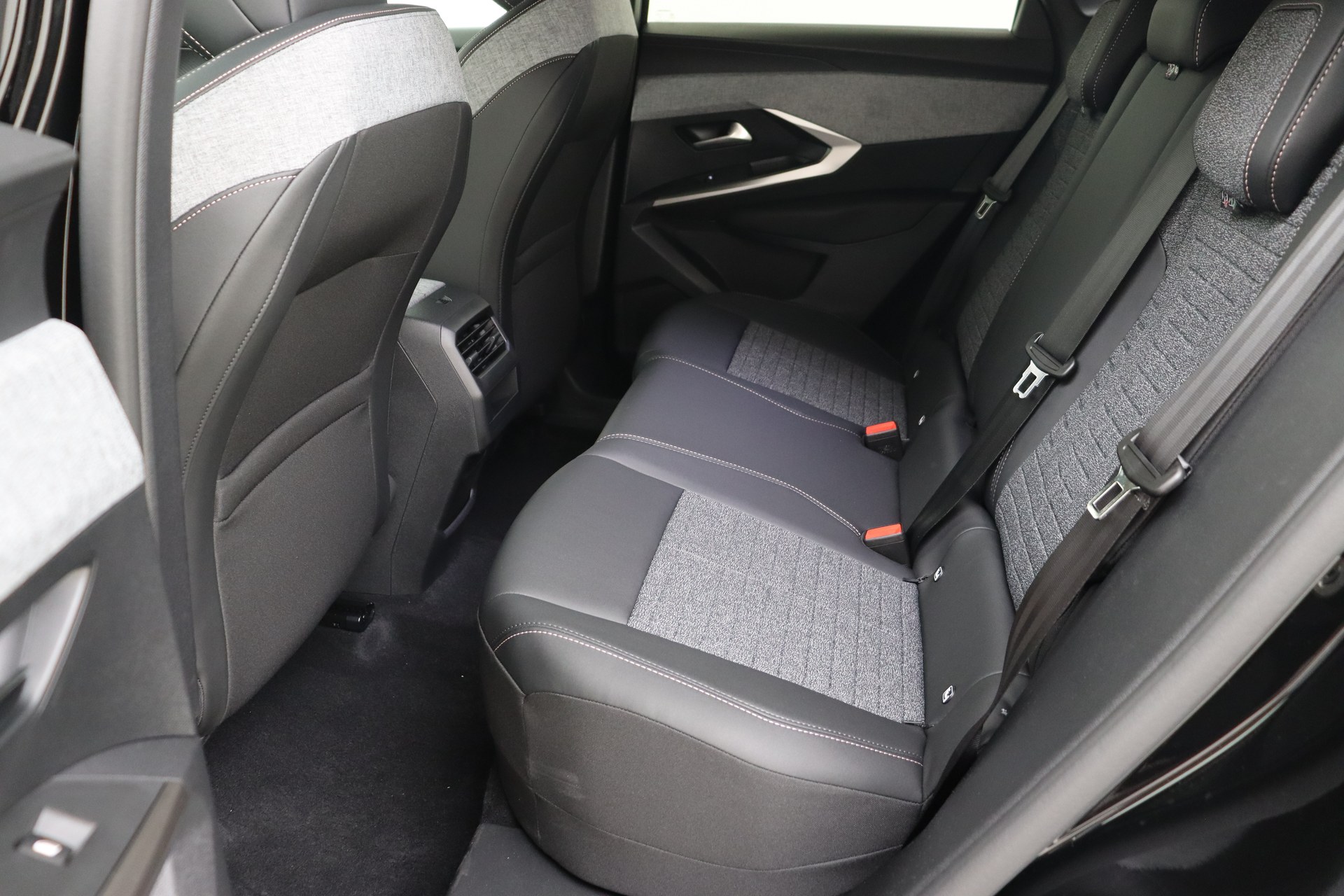 PEUGEOT 3008 Hybrid 145ch e-DSC6 Allure