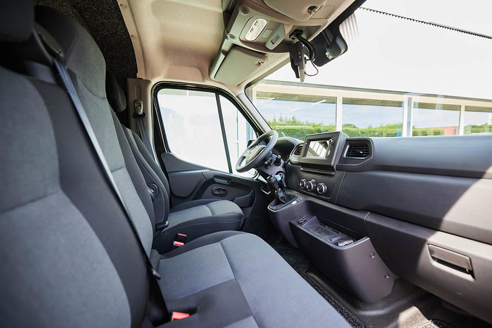 RENAULT MASTER Kofferaufbau 2.3 dCi 165PS 3,5t 3-Sitzer Klima Navi RÃ¼ckf.Kamera HecktÃ¼ren 270Â° Innenraumverkleidung Laderaum 4100x2120