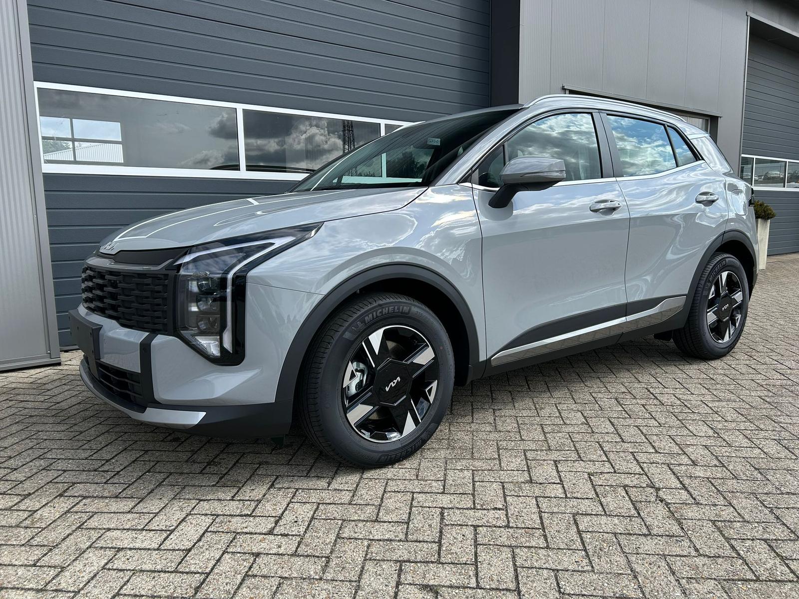 KIA SPORTAGE Vision 1.6 T-GDi MHEV 150PS Automatik NEUES MODELL MY26 FACELIFT Sitzheizung Lenkradheizung Klimaautomatik Navi Bluetooth Touchscreen Apple CarPlay Android Auto PDC v+h 17"LM RÃ¼ckf.Kamera ACC 2x Keyless