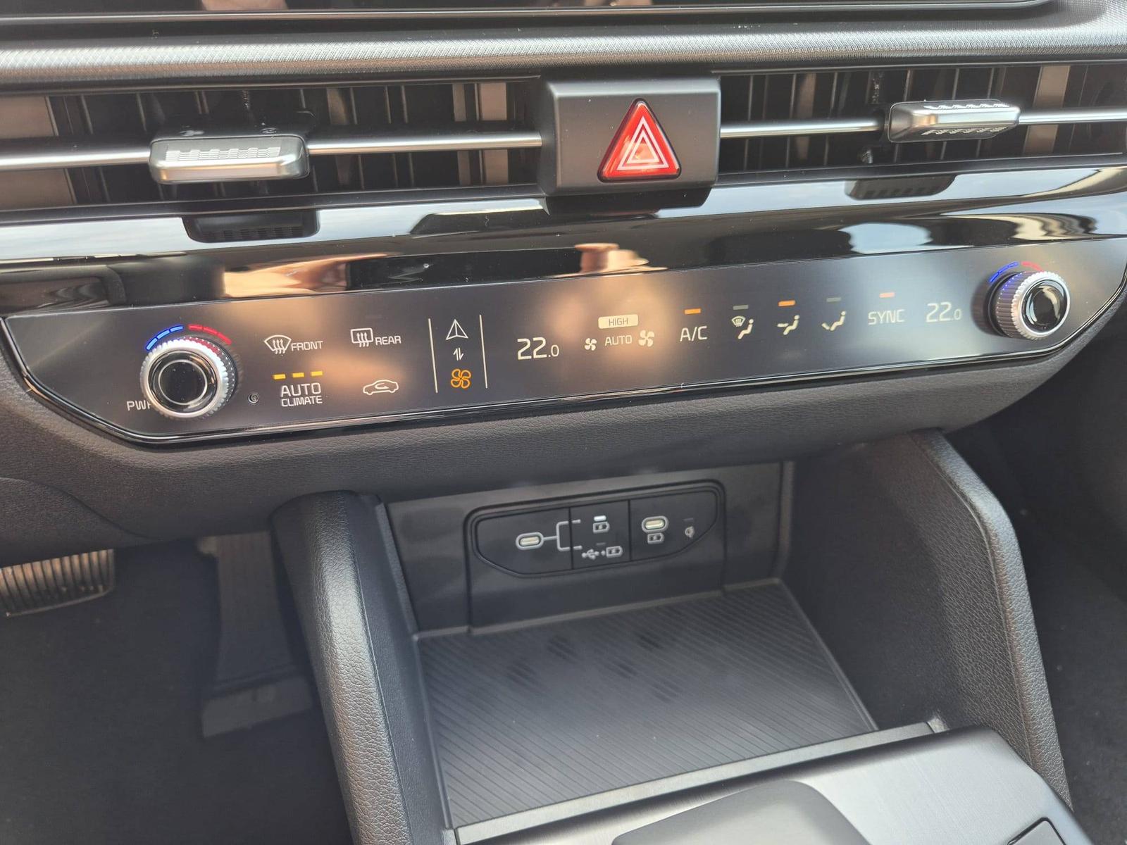 KIA SPORTAGE Vision 1.6 T-GDi MHEV 150PS Automatik NEUES MODELL MY26 FACELIFT Sitzheizung Lenkradheizung Klimaautomatik Navi Bluetooth Touchscreen Apple CarPlay Android Auto PDC v+h 17"LM RÃ¼ckf.Kamera ACC 2x Keyless