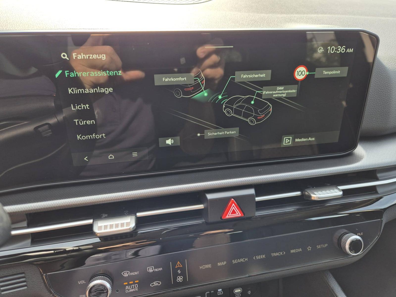 KIA SPORTAGE Vision 1.6 T-GDi MHEV 150PS Automatik NEUES MODELL MY26 FACELIFT Sitzheizung Lenkradheizung Klimaautomatik Navi Bluetooth Touchscreen Apple CarPlay Android Auto PDC v+h 17"LM RÃ¼ckf.Kamera ACC 2x Keyless