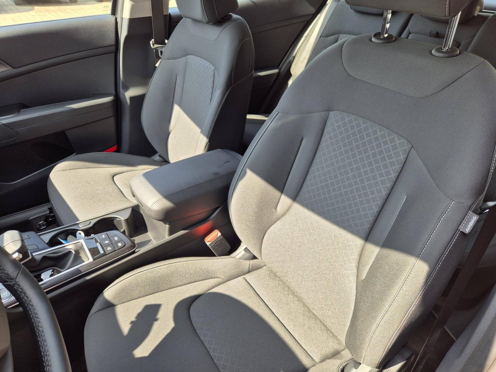 KIA SPORTAGE Vision 1.6 T-GDi MHEV 150PS Automatik NEUES MODELL MY26 FACELIFT Sitzheizung Lenkradheizung Klimaautomatik Navi Bluetooth Touchscreen Apple CarPlay Android Auto PDC v+h 17"LM RÃ¼ckf.Kamera ACC 2x Keyless