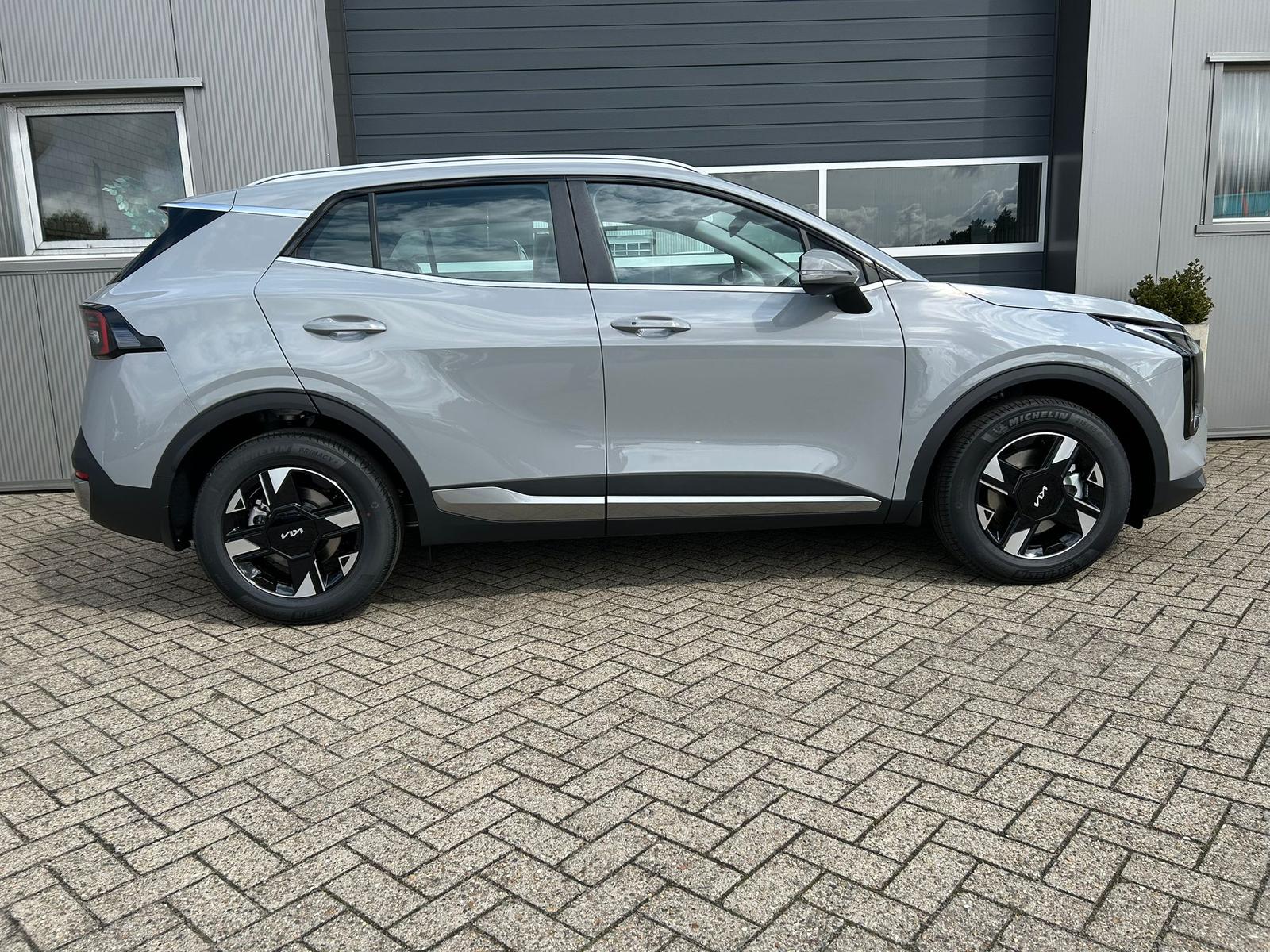 KIA SPORTAGE Vision 1.6 T-GDi MHEV 150PS Automatik NEUES MODELL MY26 FACELIFT Sitzheizung Lenkradheizung Klimaautomatik Navi Bluetooth Touchscreen Apple CarPlay Android Auto PDC v+h 17"LM RÃ¼ckf.Kamera ACC 2x Keyless
