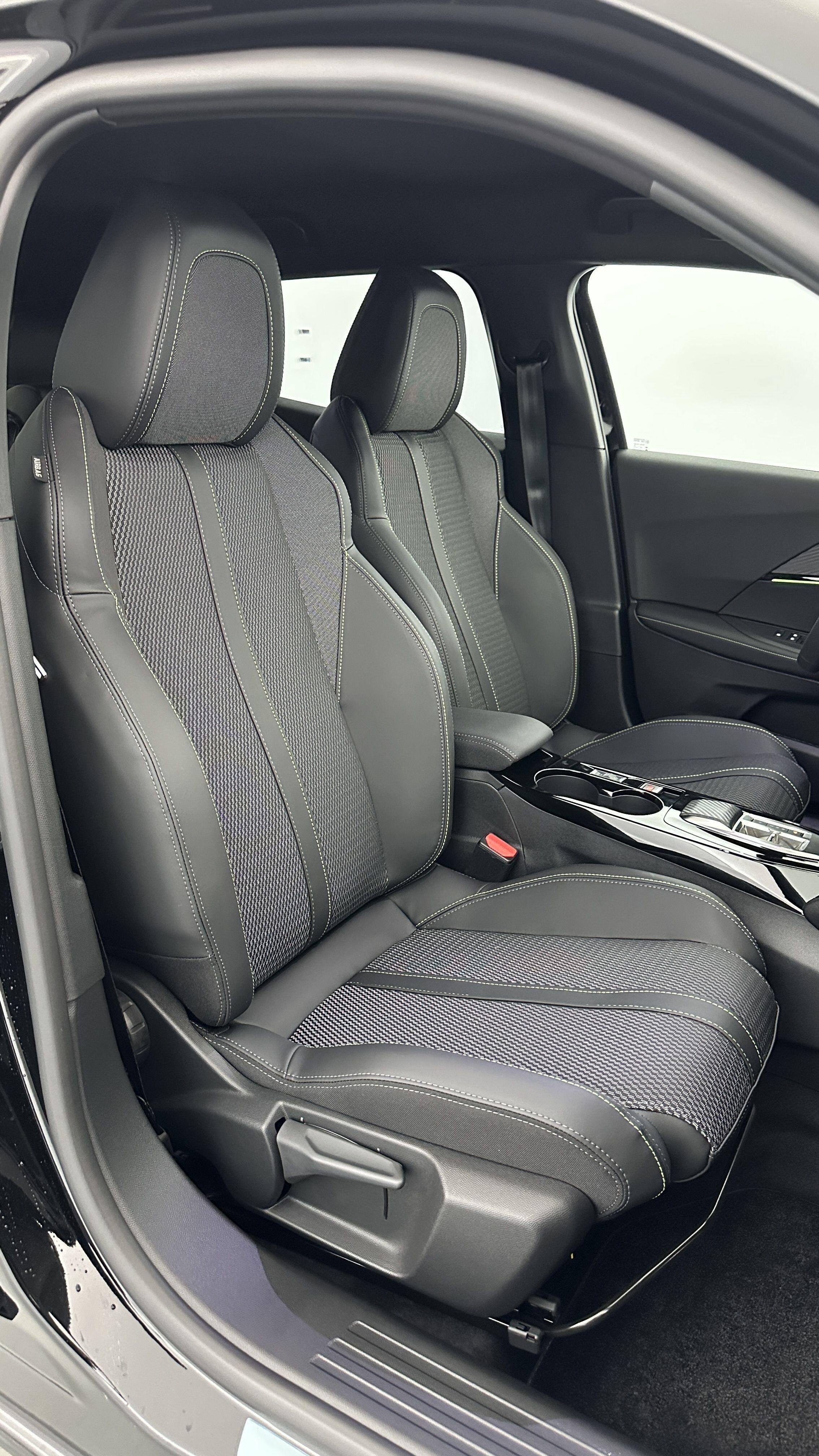 PEUGEOT 2008 II(2) 1.2 PureTech 130ch GT EAT8