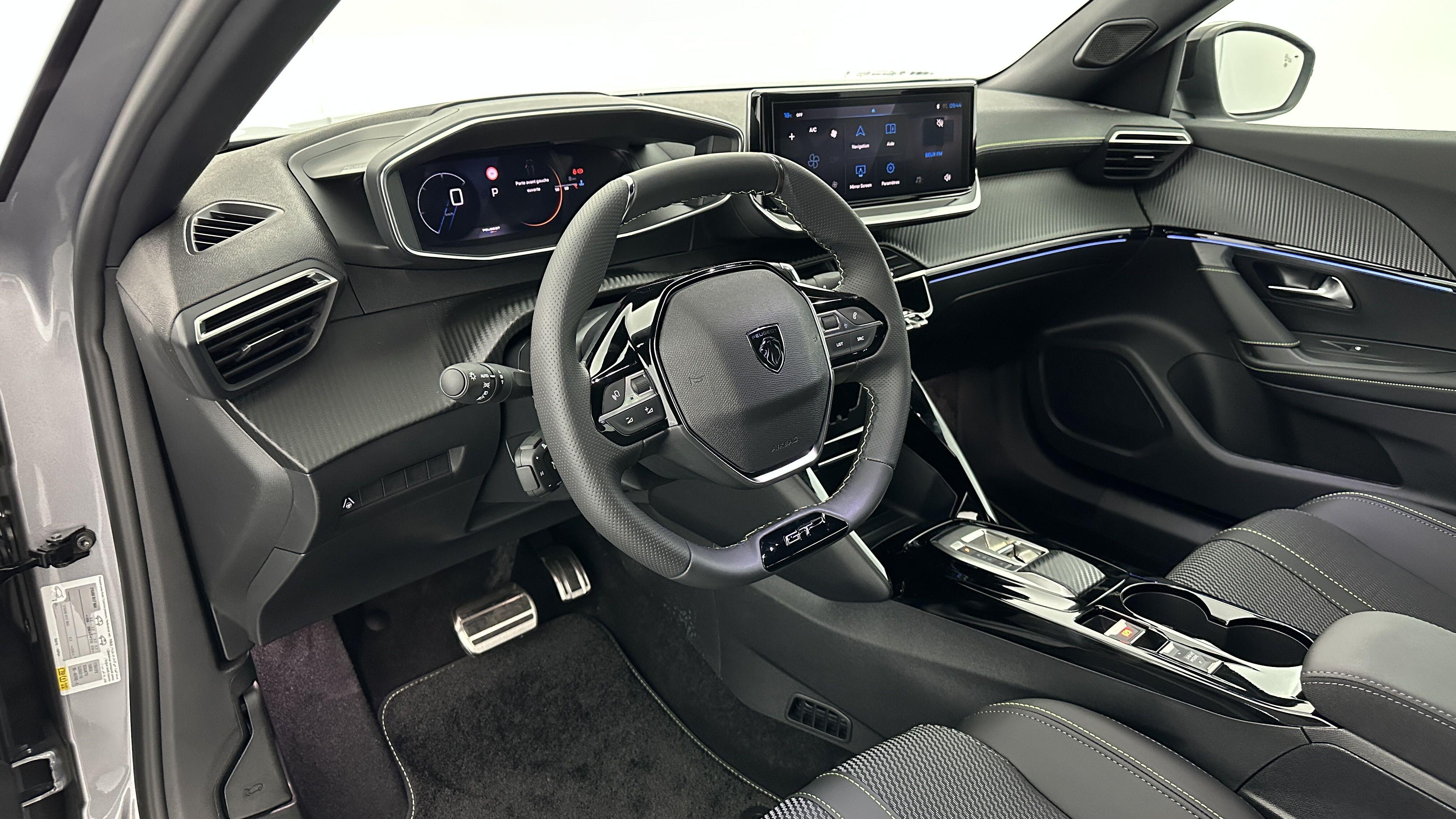 PEUGEOT 2008 II(2) 1.2 Hybrid 136ch GT e-DCS6