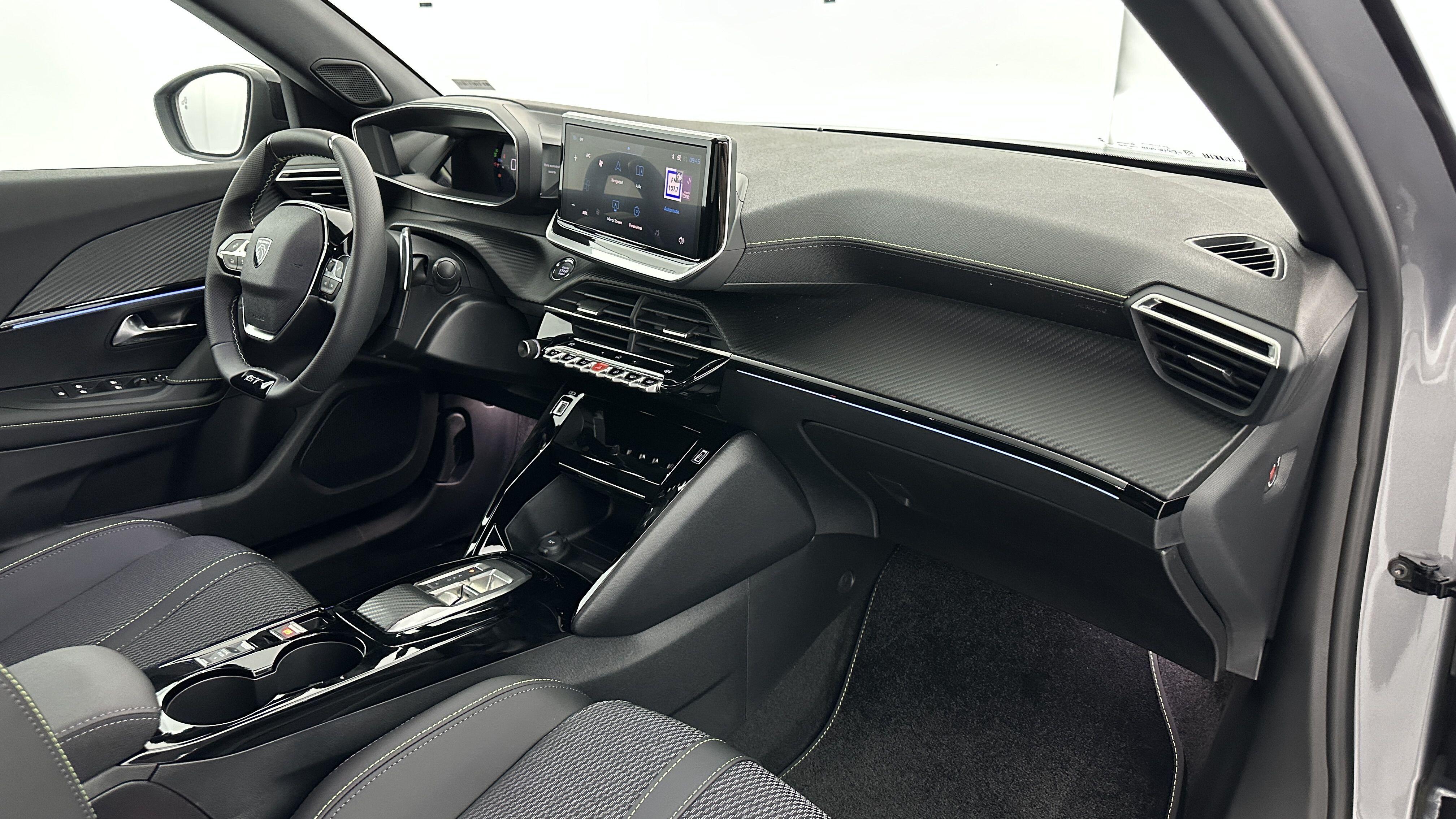 PEUGEOT 2008 II(2) 1.2 Hybrid 136ch GT e-DCS6