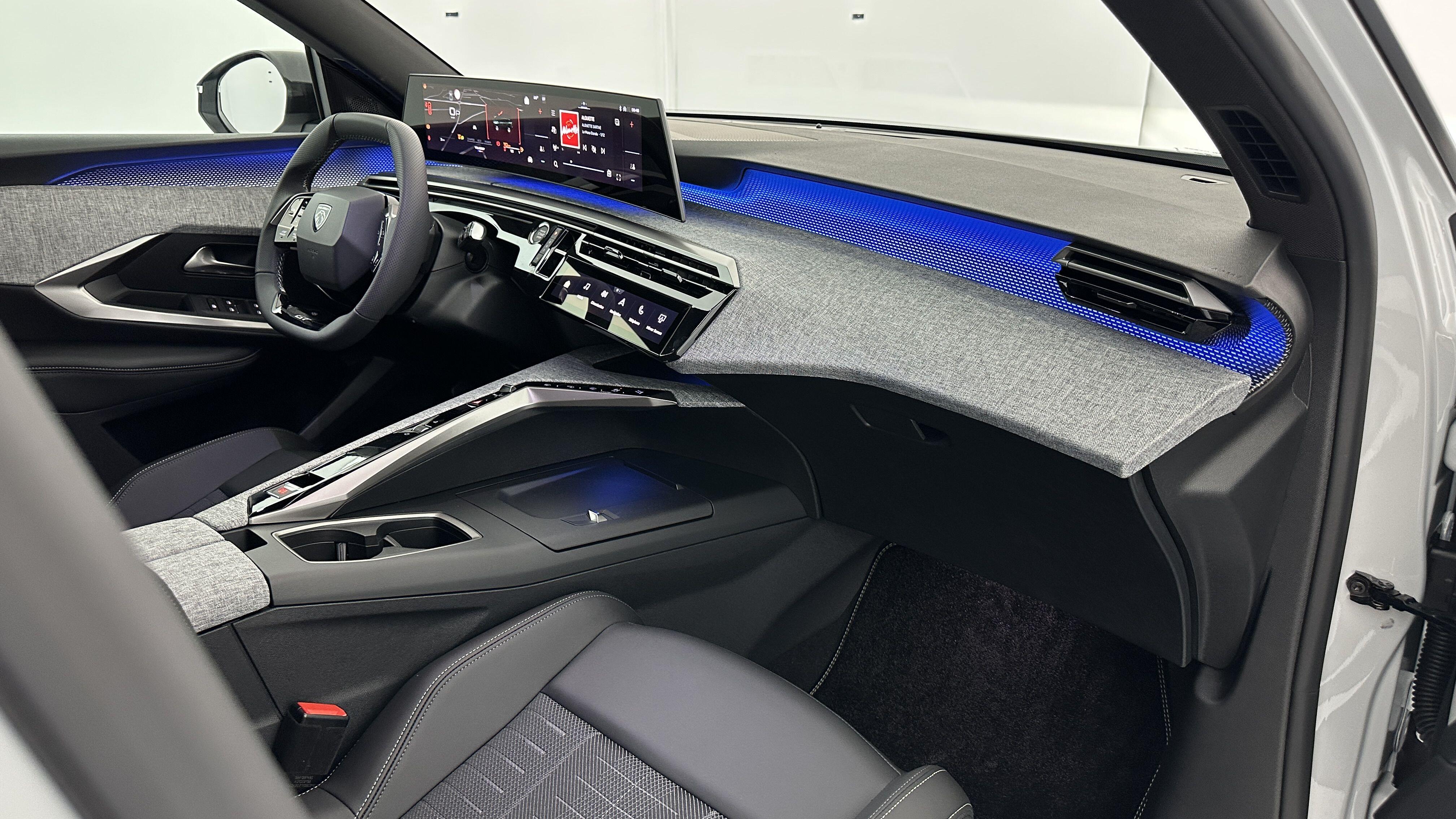 PEUGEOT 5008 1.2 Hybrid 145ch GT e-DCS6